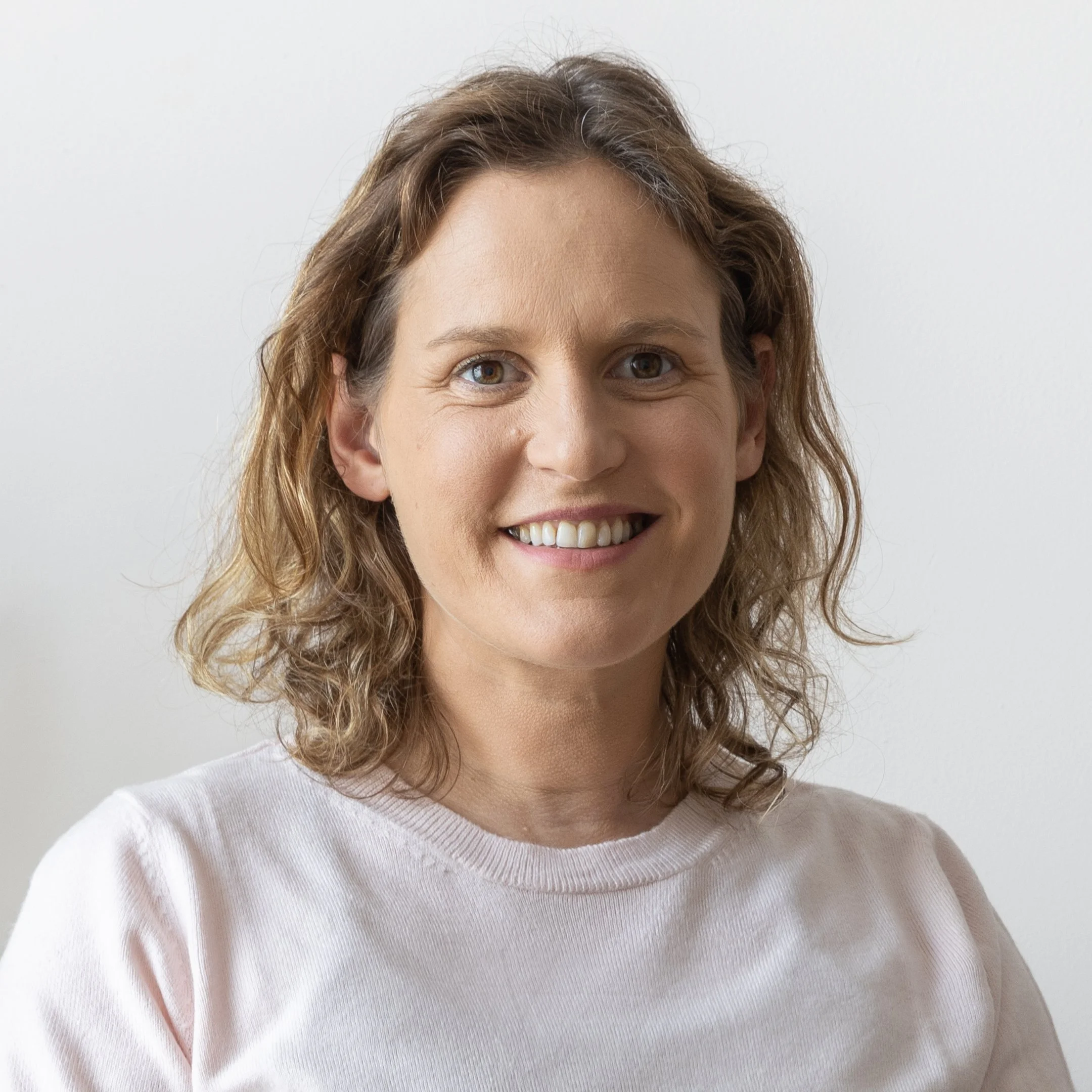 Emma Russell-Ryan, psychotherapist at Sásta Therapy in Cork
