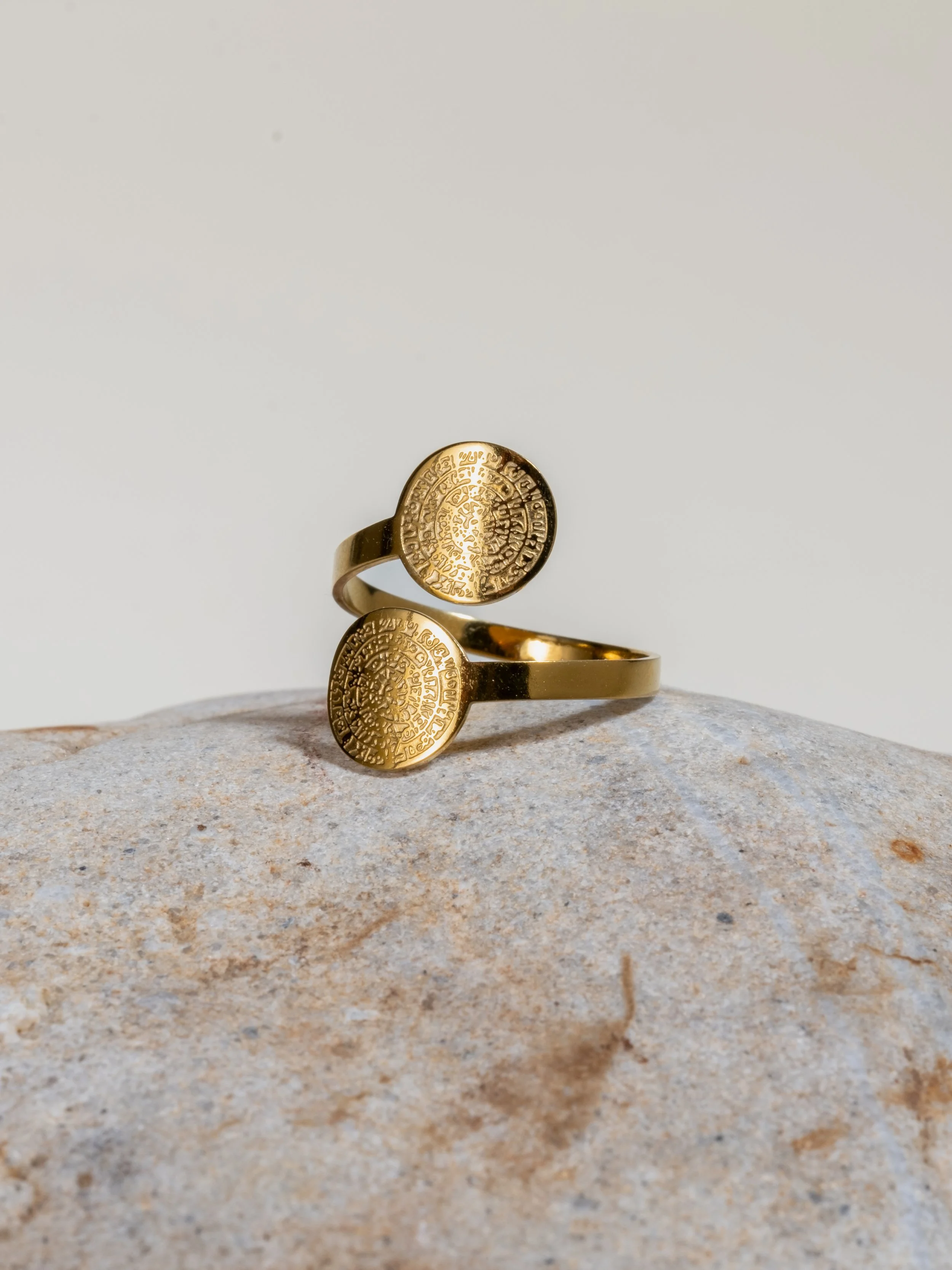 jewellery-photography-gold-ring.jpg