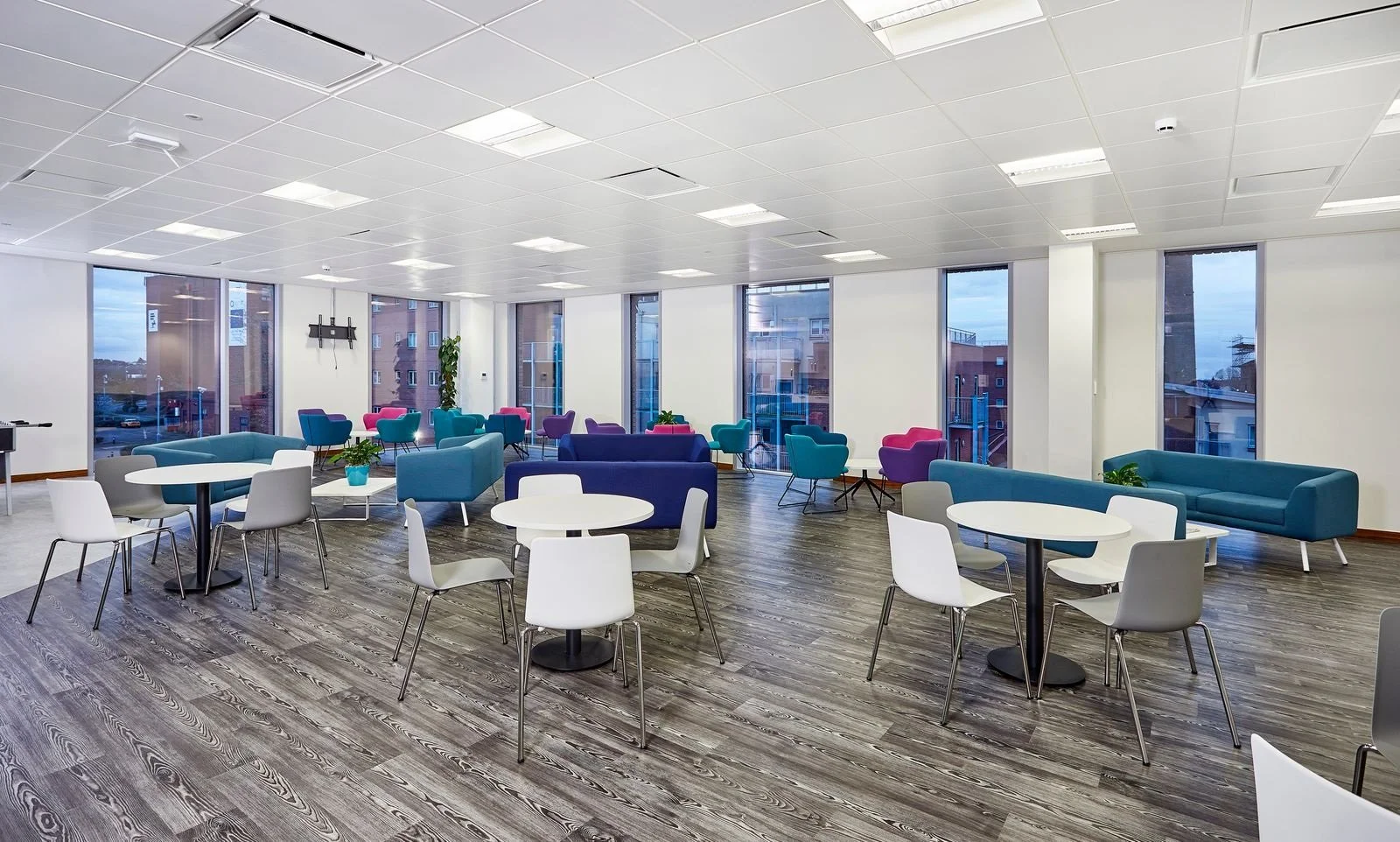 LTF Circular Table
Variety of table widths and heights