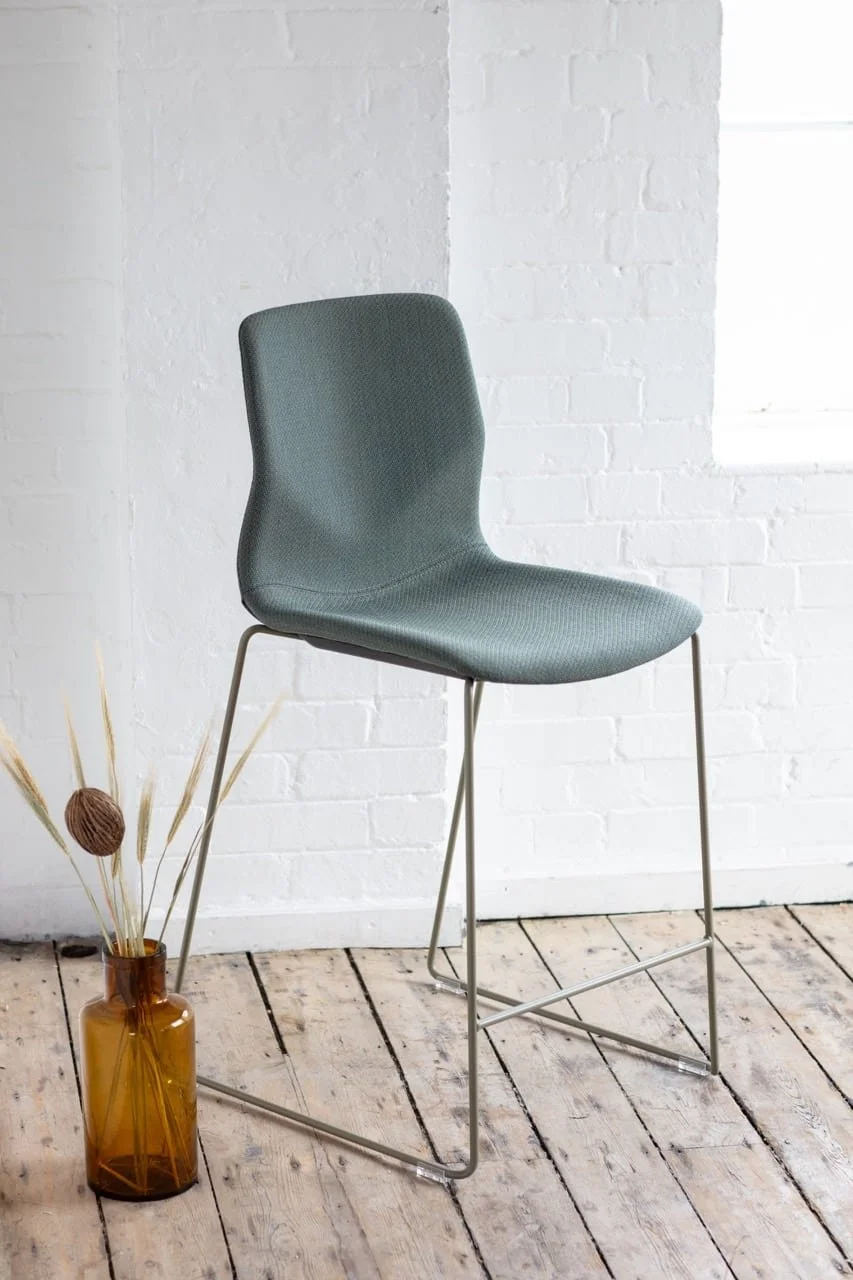 Four Sure 90 High Stool
Multiple frame styles and colours, Tubular: Ø16 X 2 mm Steel frames or Oak frame with clear matt or black waterbased lacquer