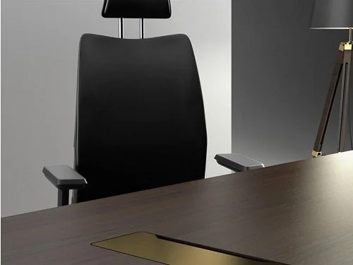 SigDesk1.jpg