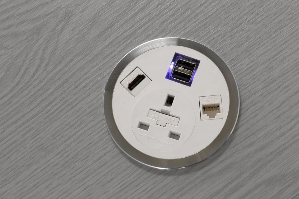 Port El Surface Module
With a variety of available configurations. Available in White, Grey or Black
