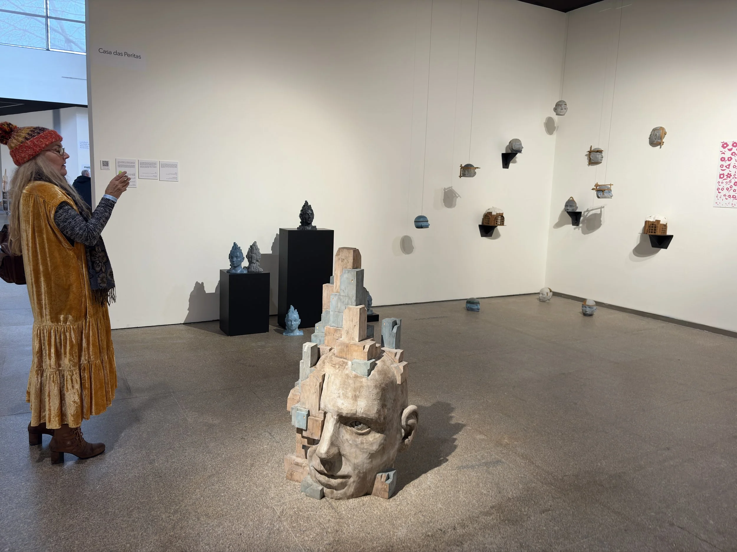 Instalación de esculturas en Culturgal, Espazo Arte 2025