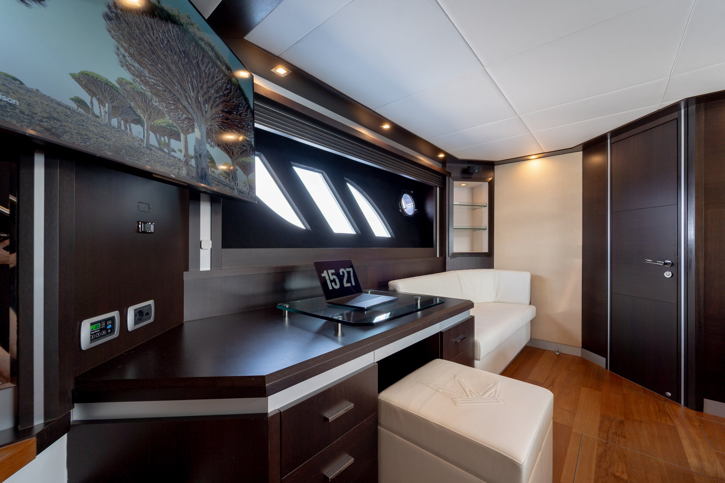 Dominator 62 - Skyfall-25.jpg