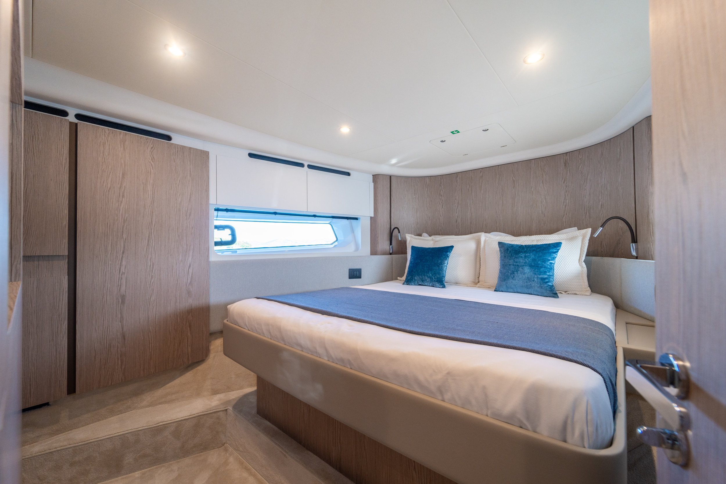 Azimut 53 Fly-132.jpg