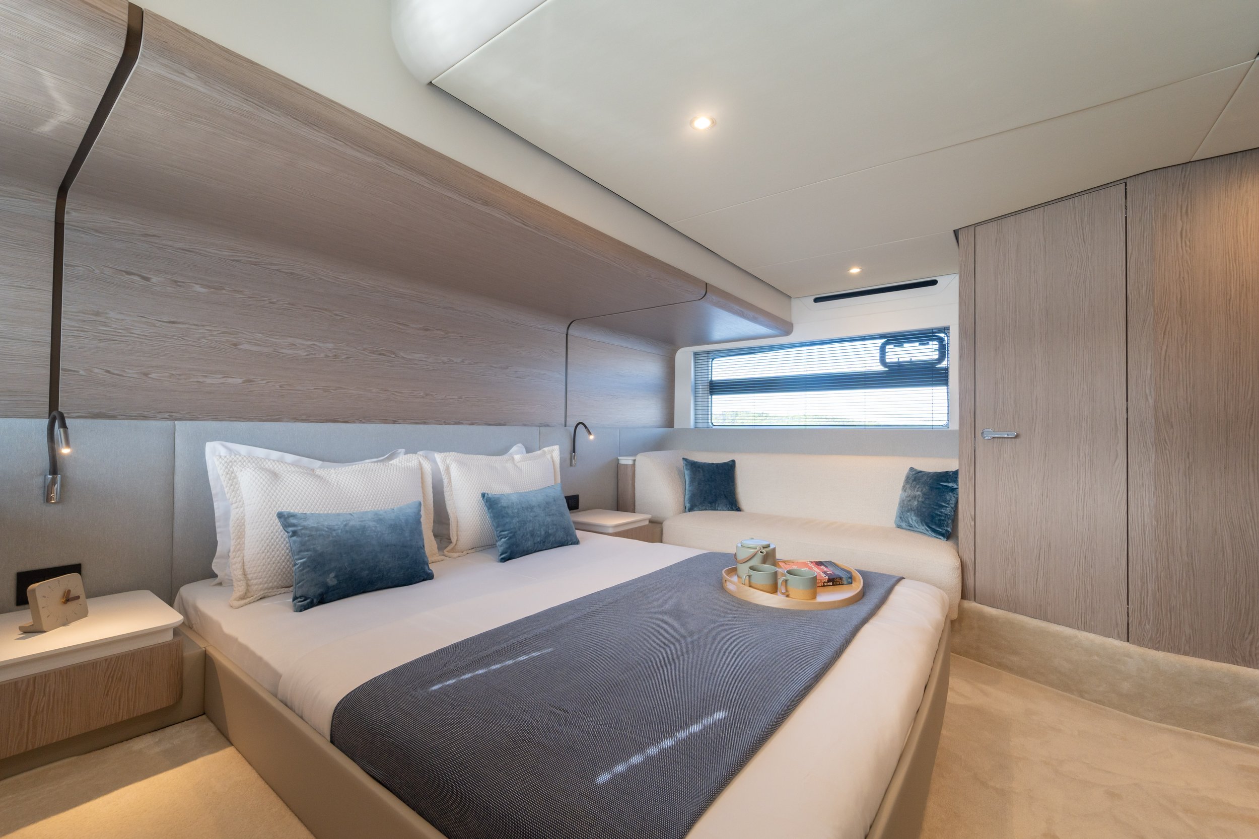 Azimut 53 Fly-147.jpg