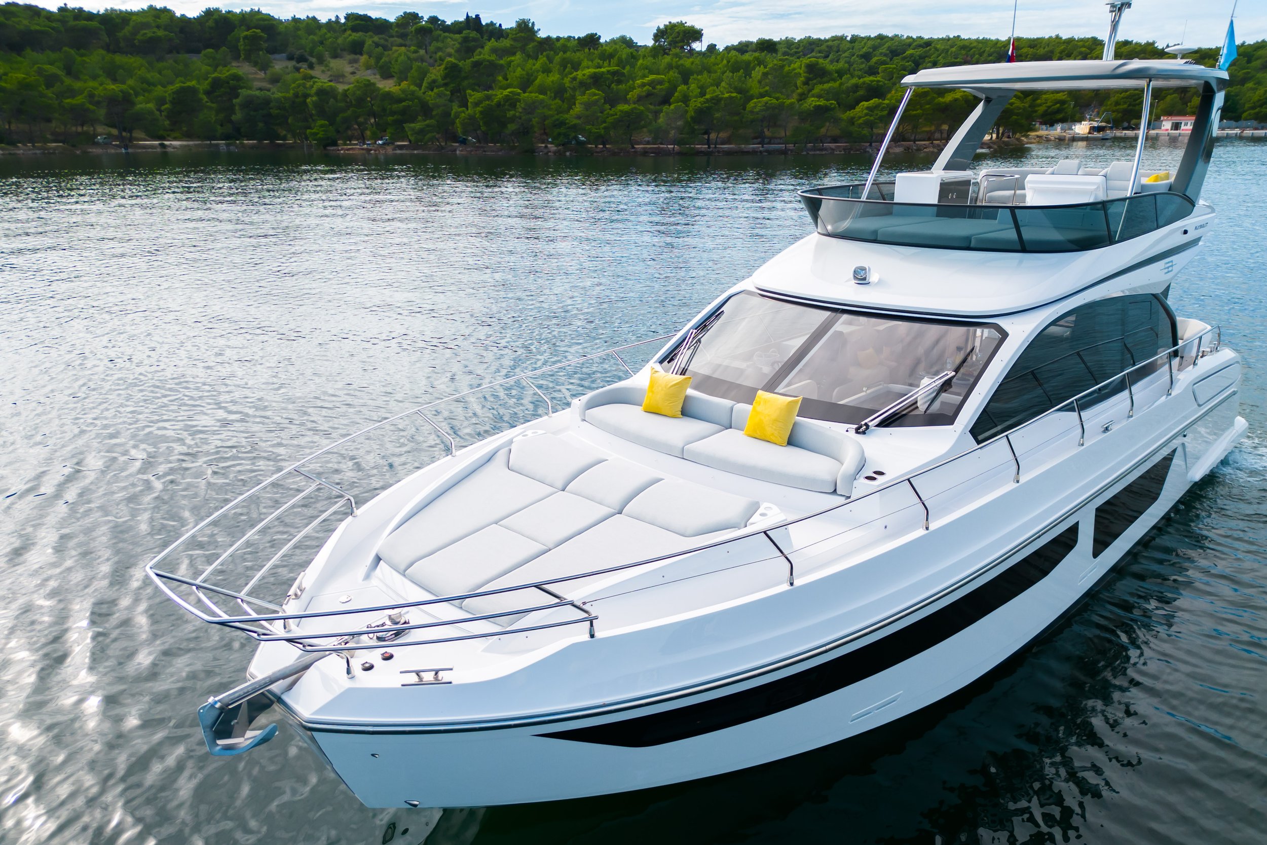Azimut 53 Fly-108.jpg