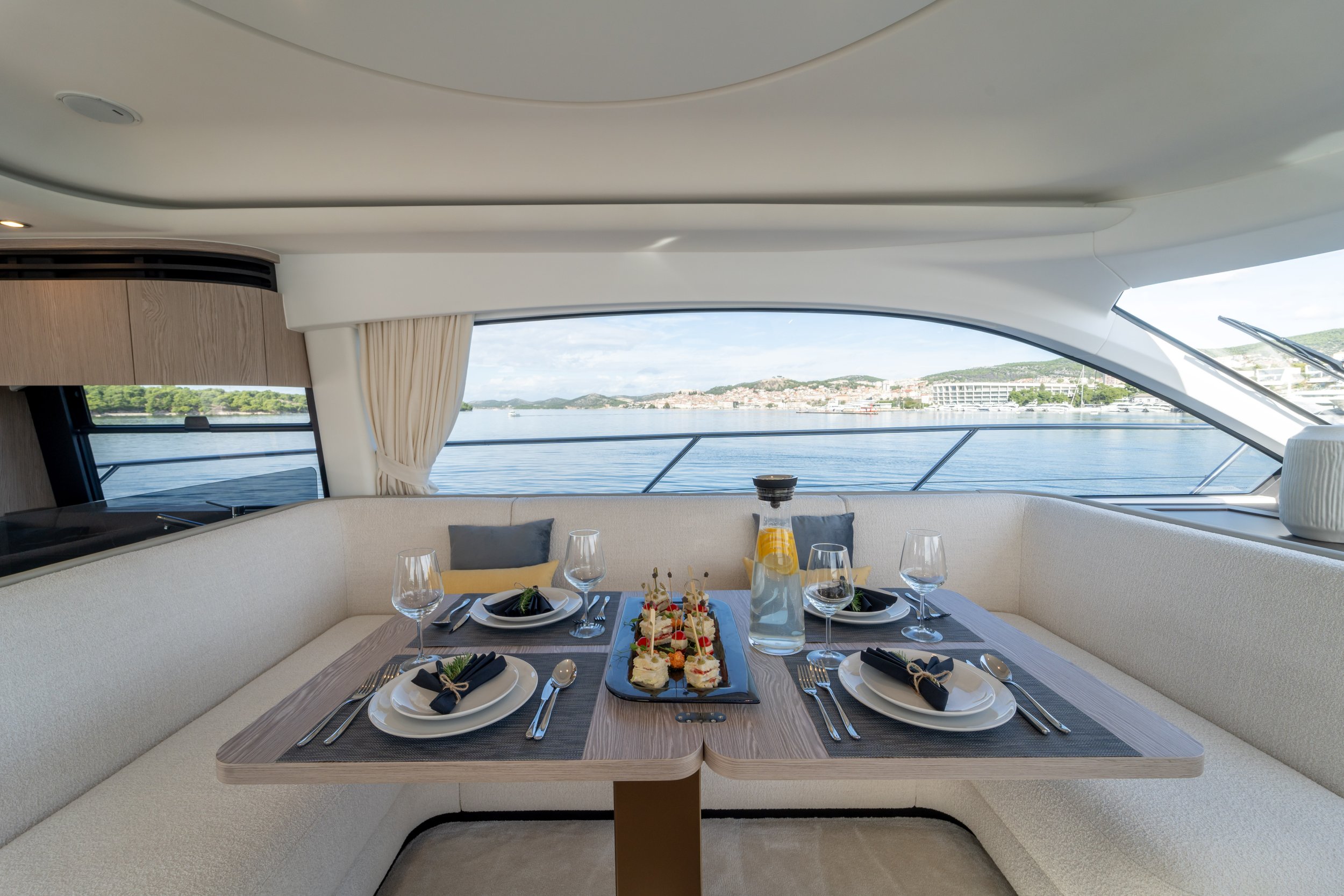 Azimut 53 Fly-158.jpg