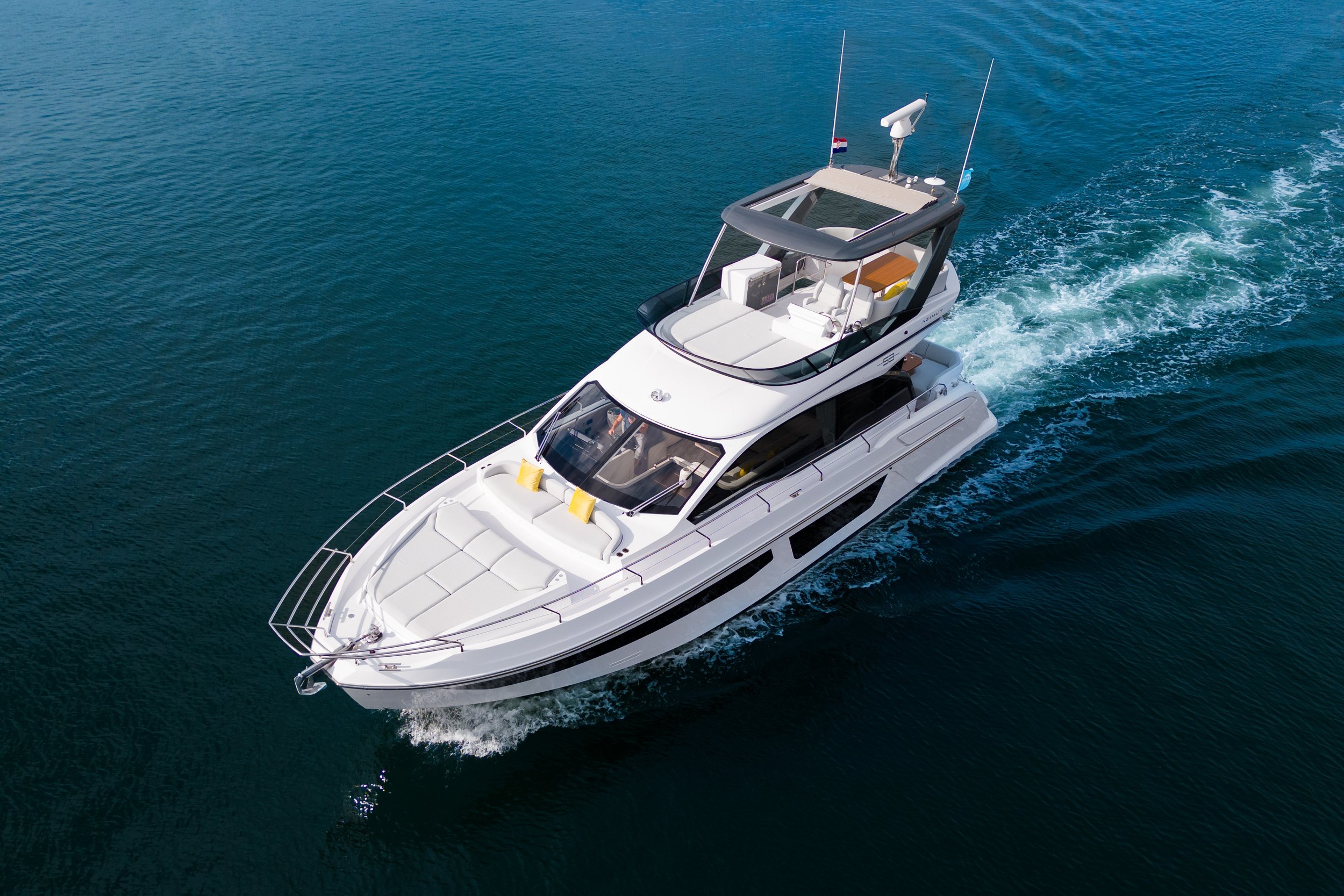 Azimut 53 Fly-197.jpg
