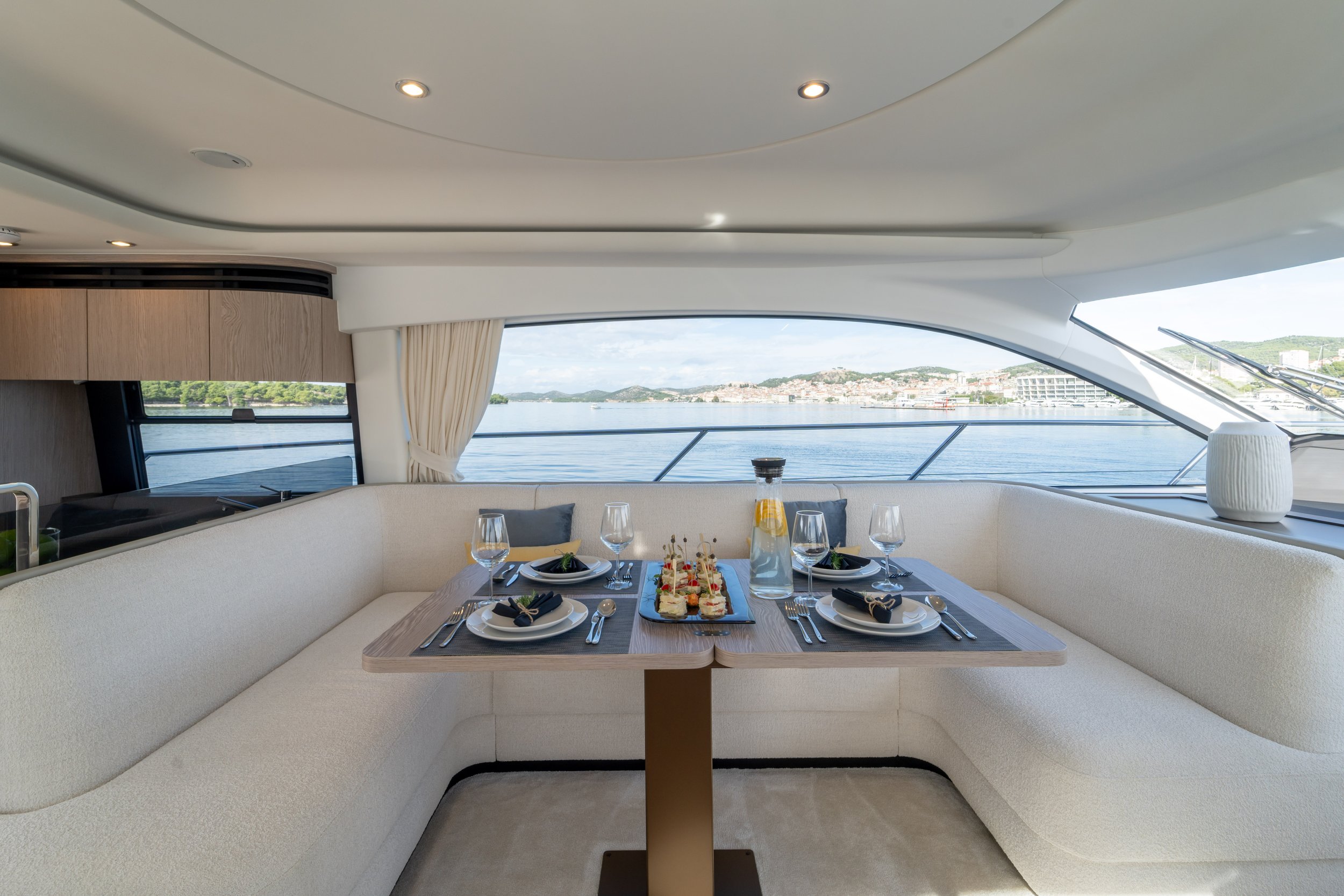 Azimut 53 Fly-157.jpg