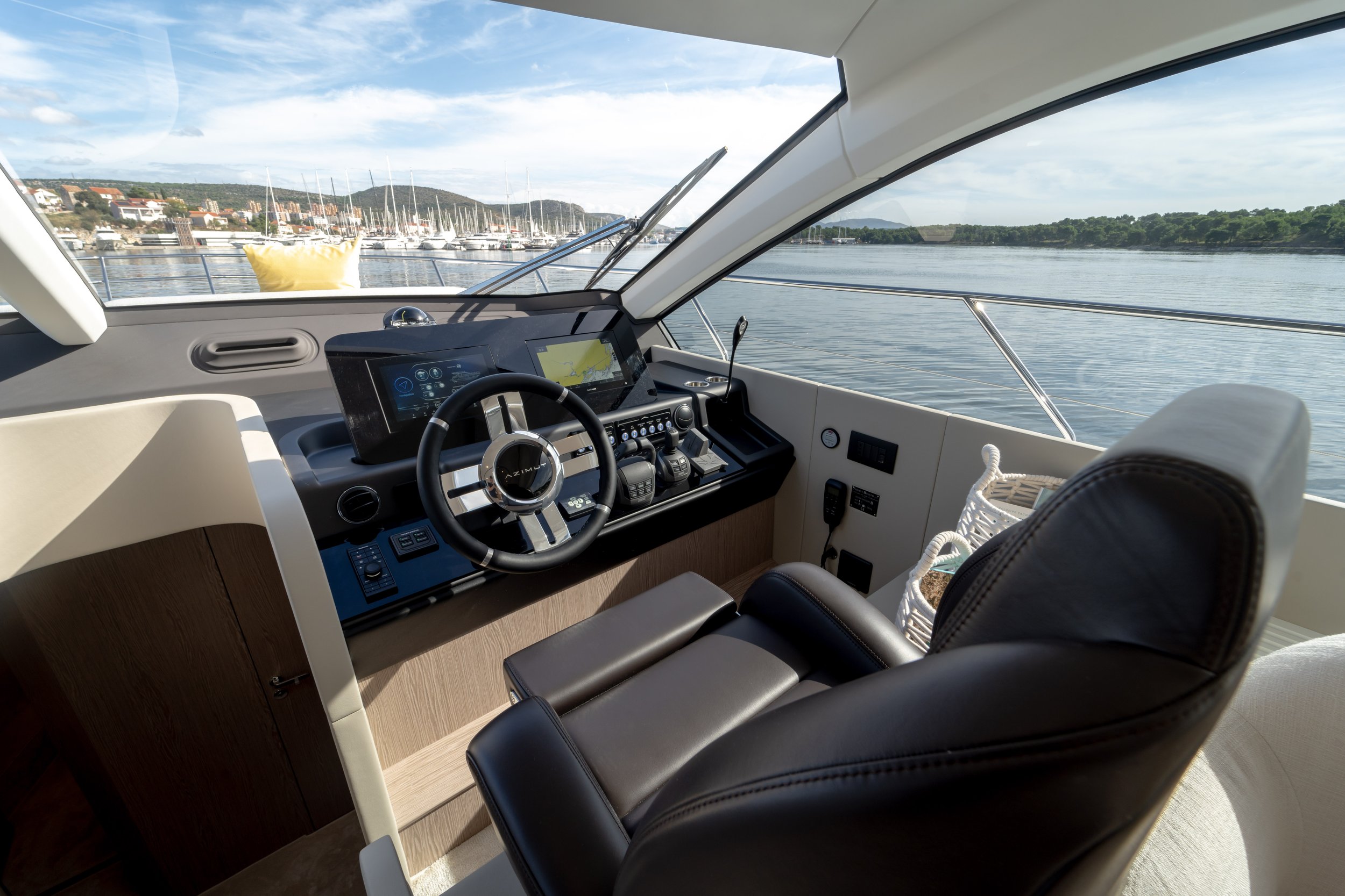 Azimut 53 Fly-155.jpg