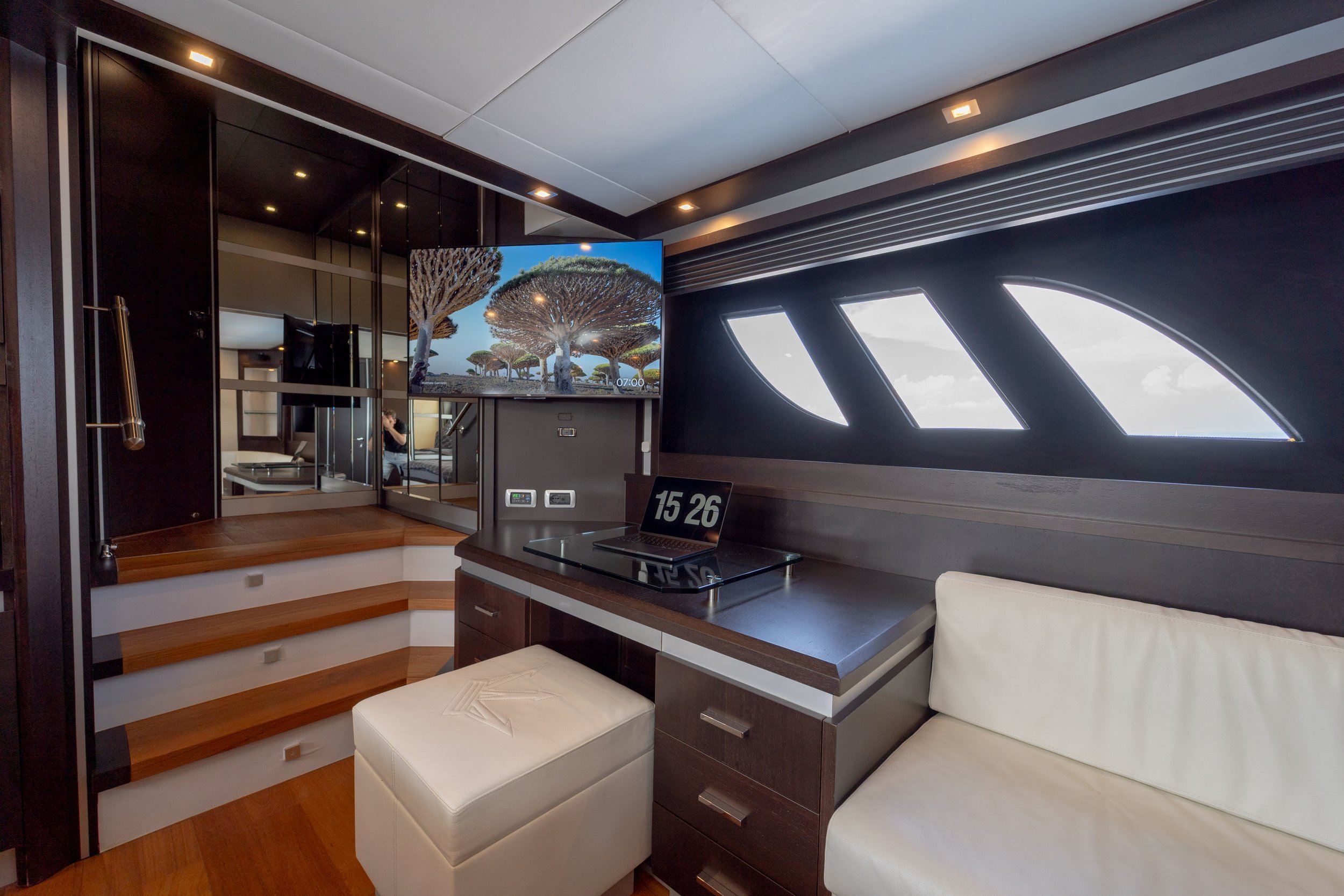 Dominator 62 - Skyfall-24.jpg
