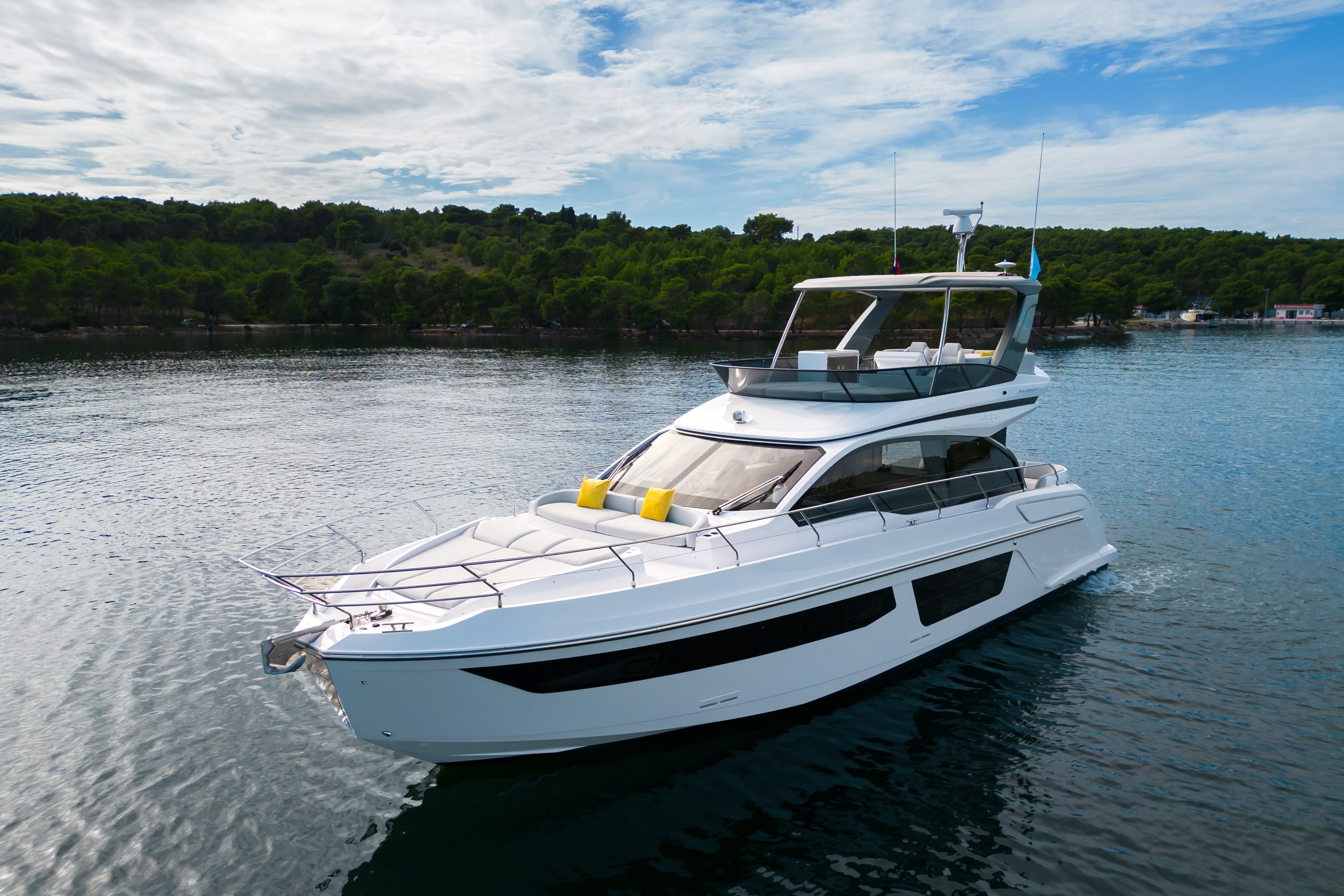 Azimut 53 Fly-106.jpg