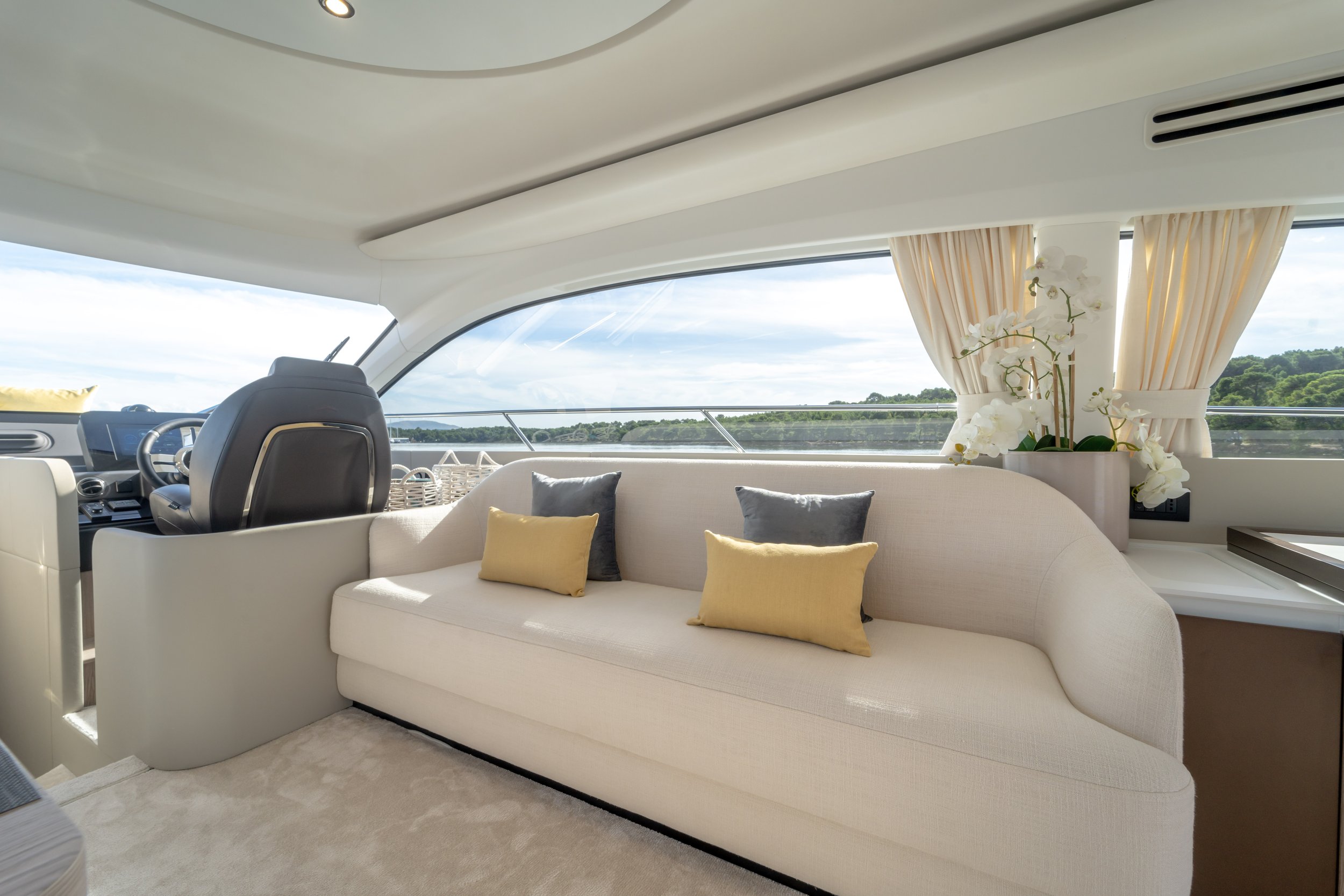 Azimut 53 Fly-161.jpg
