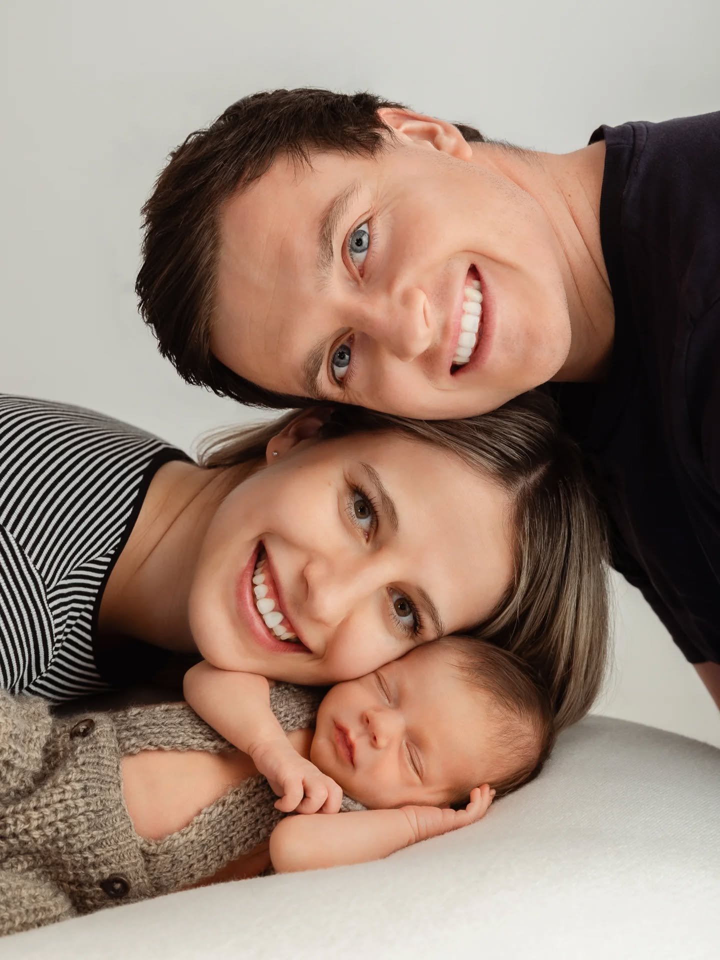 So eine liebe Familie hatte ich da wieder vor meiner Linse. 😍 

#newbornfotos #newbornfotografinober&ouml;sterreich #neugeborenenfotografie #babyfotografsteyr #babyfotografinober&ouml;sterreich #babyfotossteyr #babyfotoslinz #babyfotograf #babyfotos