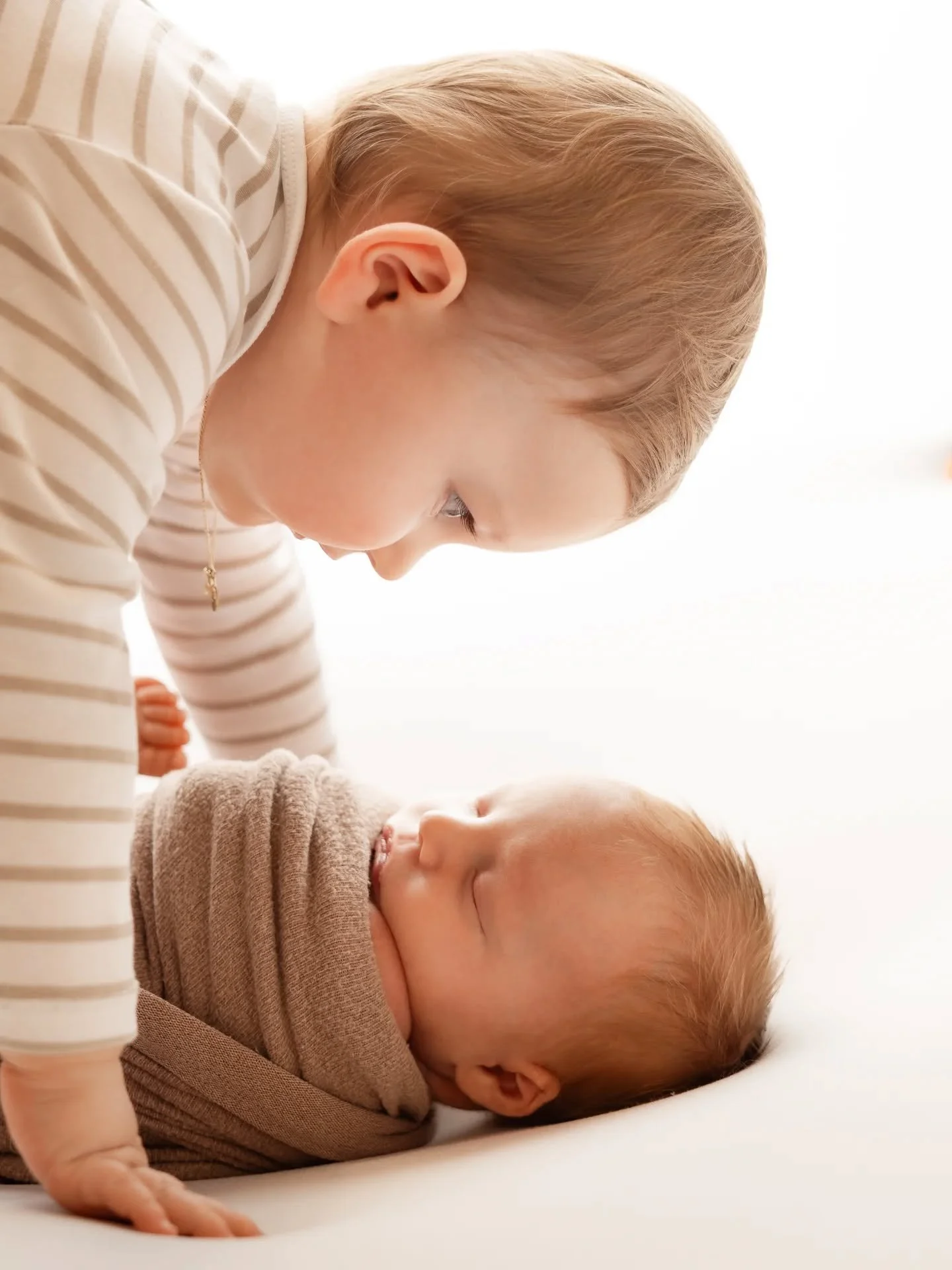 Mein Kind will nicht fotografiert werden, entstehen trotzdem sch&ouml;ne Fotos? 
Hier kann ich die Eltern beruhigen. Auch Kinder, die hat nicht fotografiert werden wollen, bekommt man mit einigen Tricks dazu, sich zumindest kurz auf den Fotohintergru