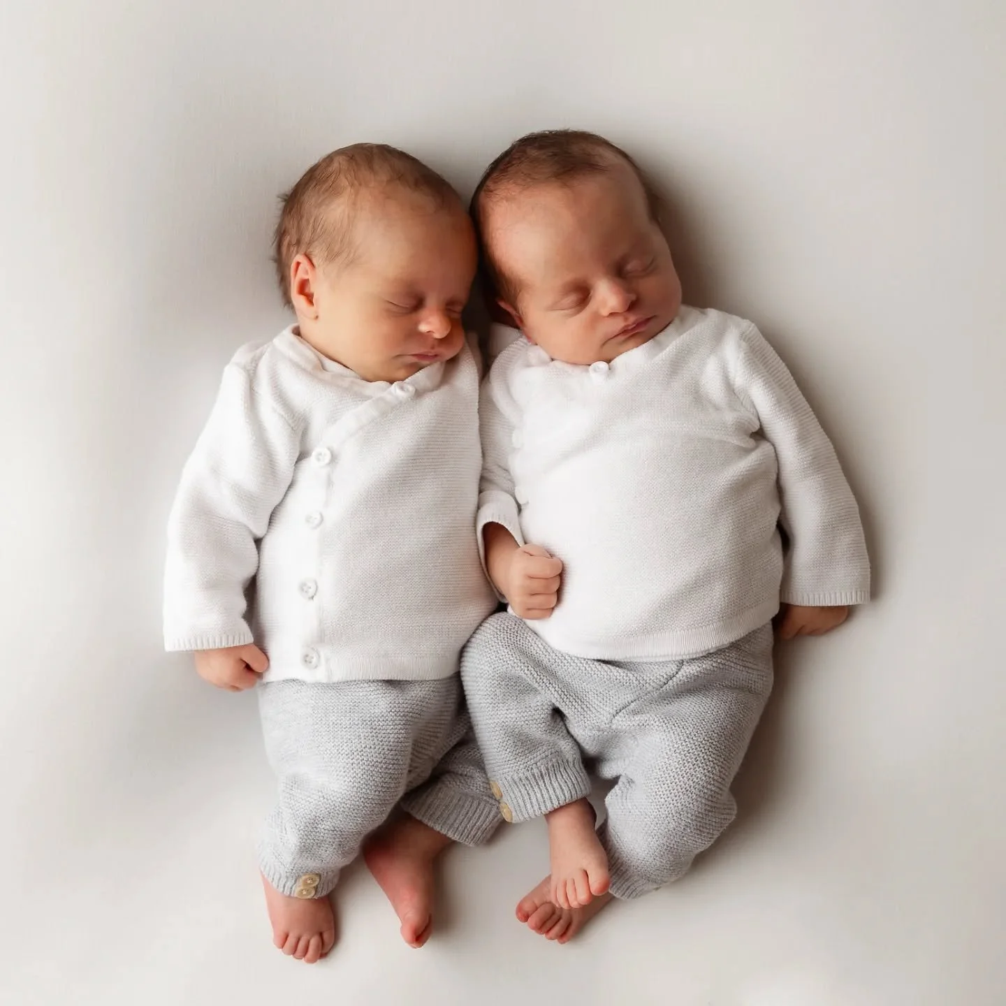 &Uuml;ber Zwillinge freue ich mich immer doppelt. Meistens sind sie auch ganz entspannt, sobald sie sich gegenseitig sp&uuml;ren 😍 

#babyfotosober&ouml;sterreich #babyfotossteyrland #babyfotografinober&ouml;sterreich #neugeborenenshootingober&ouml;