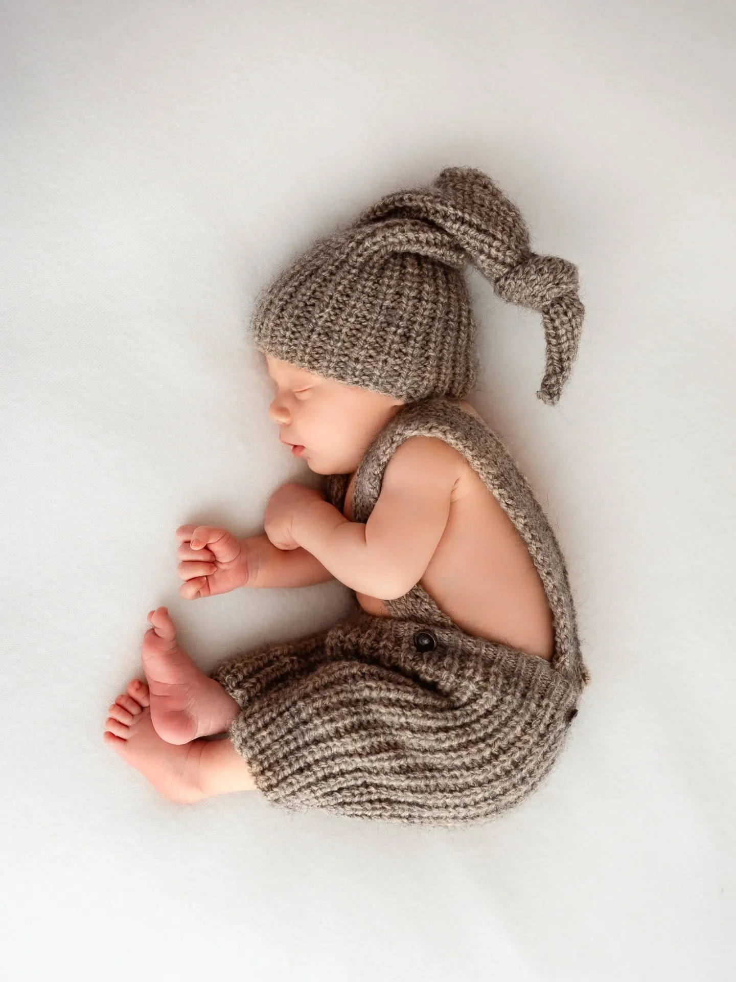 So winzig und zart sind Neugeborene. Und so schnell ist diese Zeit vorbei. Bei unserer ersten Tochter konnte ich es kaum erwarten, dass sie Krabbeln, Laufen, Reden kann.... Bei unserem zweiten Kind wei&szlig; ich, wie schnell die Zeit vorbei ist, in 