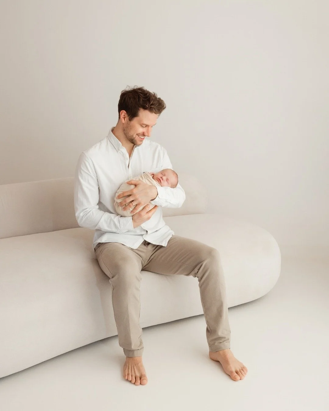 Viele Eltern schreiben mir vor ihrem Shooting:

&bdquo;Ich habe Angst, dass mein Baby nicht mitmacht.&ldquo;

Und wei&szlig;t du was?
Diese Sorge haben fast alle.

Aber ein Newbornshooting ist kein Termin mit Zeitdruck.
Es ist eine ruhige, liebevolle