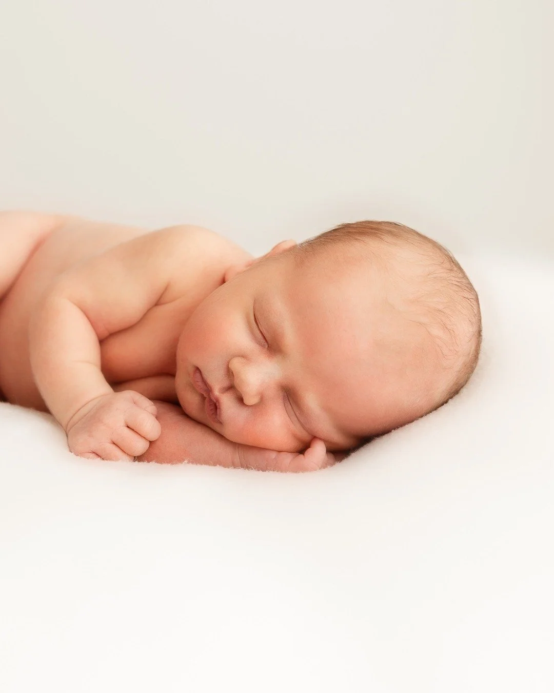 Mama-Frage des Tages 👶🤍

Wie schnell ist dein Baby im ersten Jahr gewachsen?

Wenn ich Newborns fotografiere, denke ich immer daran, wie unglaublich schnell diese Zeit vergeht.

Gerade noch passt das Baby in Papas H&auml;nde &ndash; und ein paar Mo