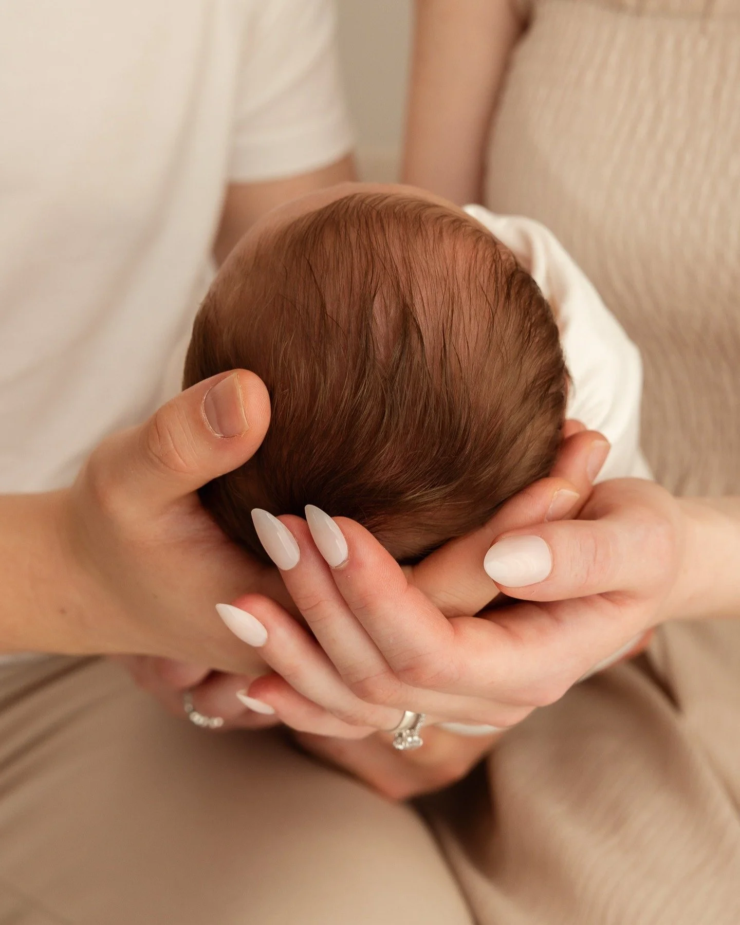 Ein Leben lang gehalten und geliebt.❤️

#newbornphoto #neugeborenenfotografie #babyfotografie #newbornshooting #newborns