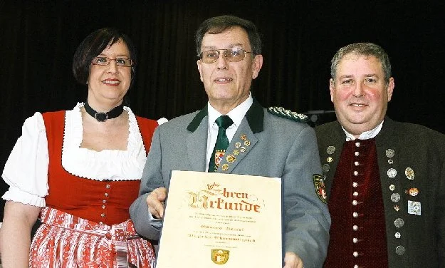 Ernennung von Eduard Beutel zum Bezirksehrenmitglied des Schützenbezirks Schwaben
