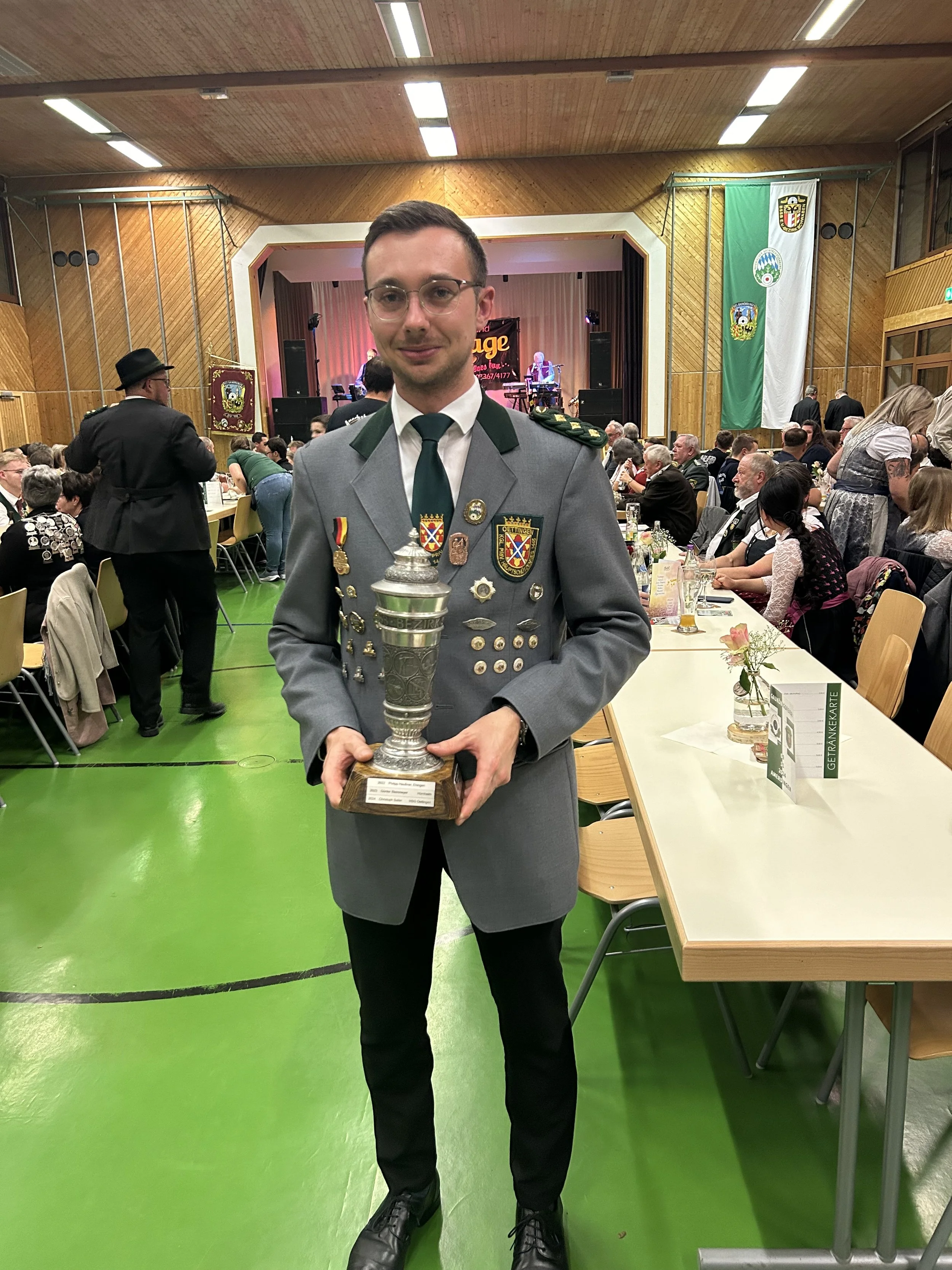 Christoph Sailer gewinnt den Luftgewehr-Wanderpokal des Gaukönigsschießens des Ries-Gau Nördlingen für die kgl. priv. HSG 1445 Oettingen