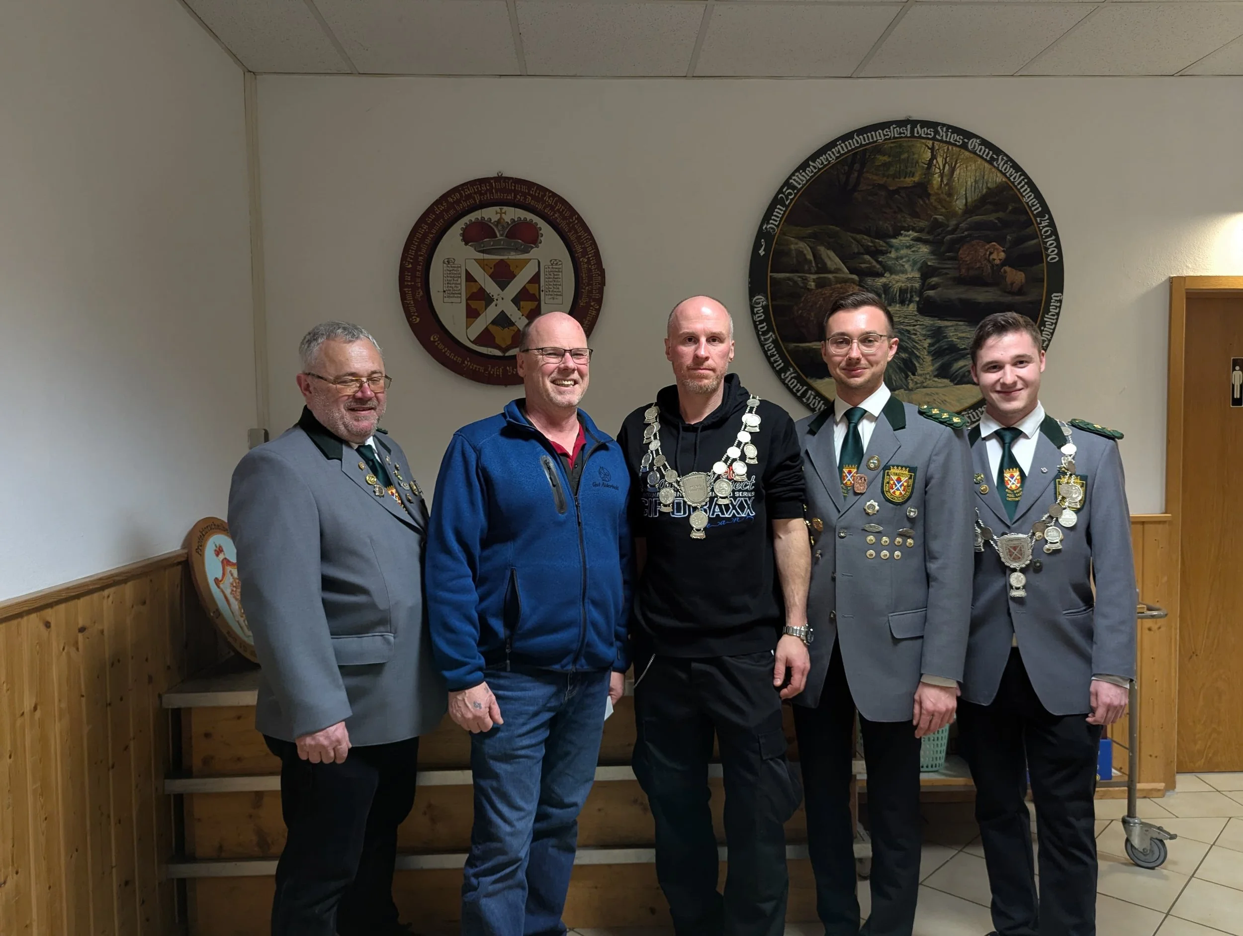 Proklamation des Sportpistolenkönigs Markus Däubler bei der Königsfeier 2025 der kgl. priv. HSG 1445 Oettingen.