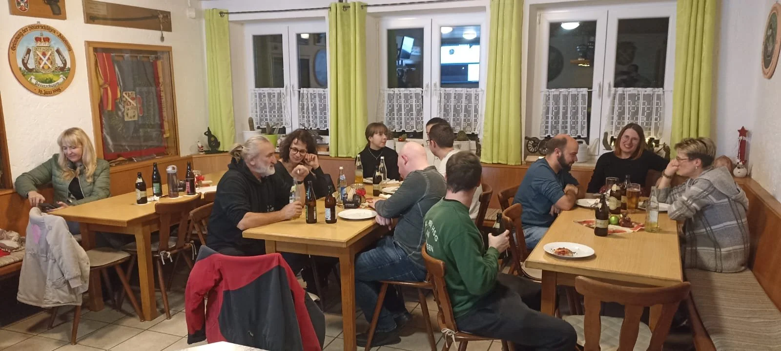 Helferessen 2024 der kgl. priv. HSG 1445 Oettingen in der eigenen Wirtsstube.