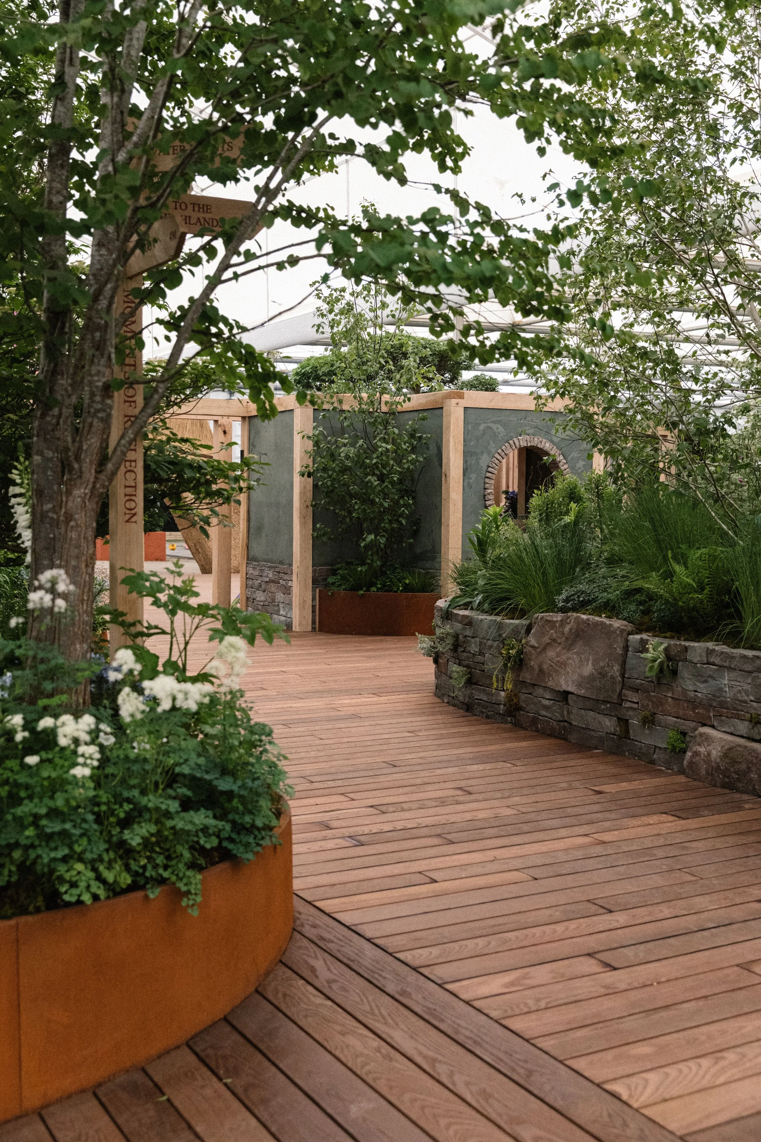 The Chelsea Flower Show 2025.
Garden design by: Maximillian Parker Smith
Photography by: Benjamin Pryor