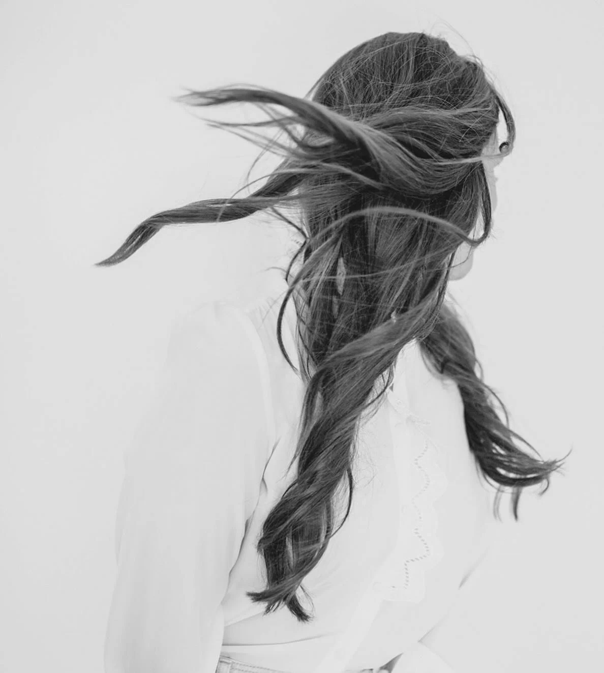 I&rsquo;ve been politely saying &lsquo;thank you&rsquo; to compliments lately while subconsciously brushing past them.
Anyone else do this?? 🙈🙋&zwj;♀️
.
A friend said to me, &ldquo;I&rsquo;ve read all the books about meditation and I try it on my o