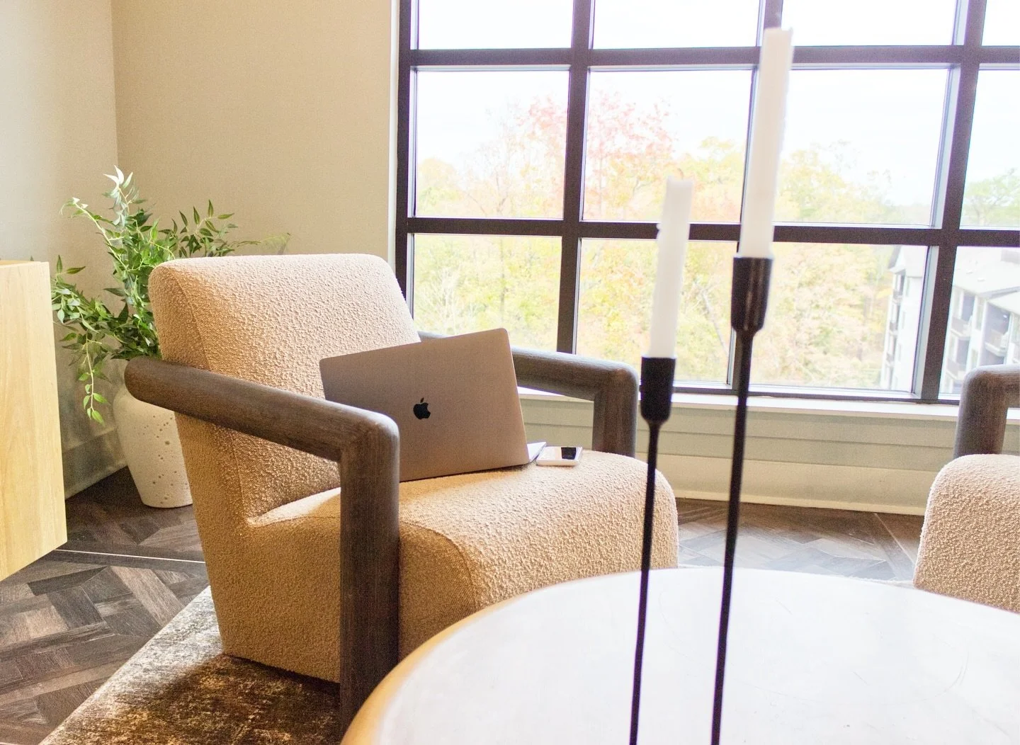 Working with gorgeous views has its perks 👏🏼 
Photographing at this gorgeous new residential building called Novel @novelcary!