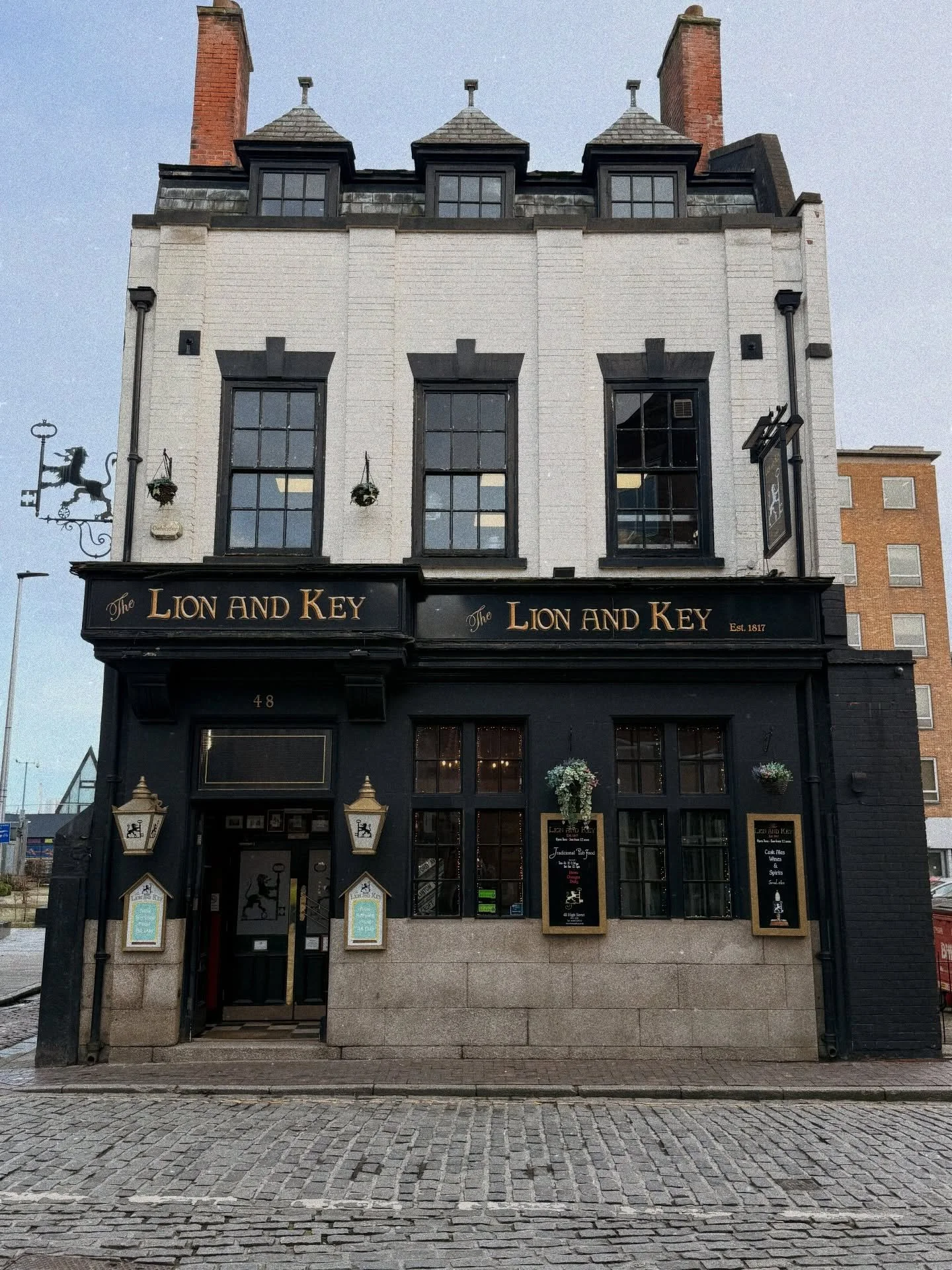 @lionandkeyhull 

Tucked away off the cobbles of Hull&rsquo;s Old Town, Lion &amp; Key is packed with history and character.

It began life in 1812 as the Britannia Coffee House, before being renamed The Lion &amp; Key to mark Wellington&rsquo;s capt