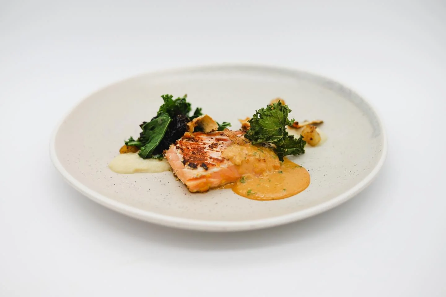 Salmon, Jerusalem artichoke, Kale.

My pescatarian alternative to the venison dish from our 10 course tasting menu with @galley_gang last April in Truro.