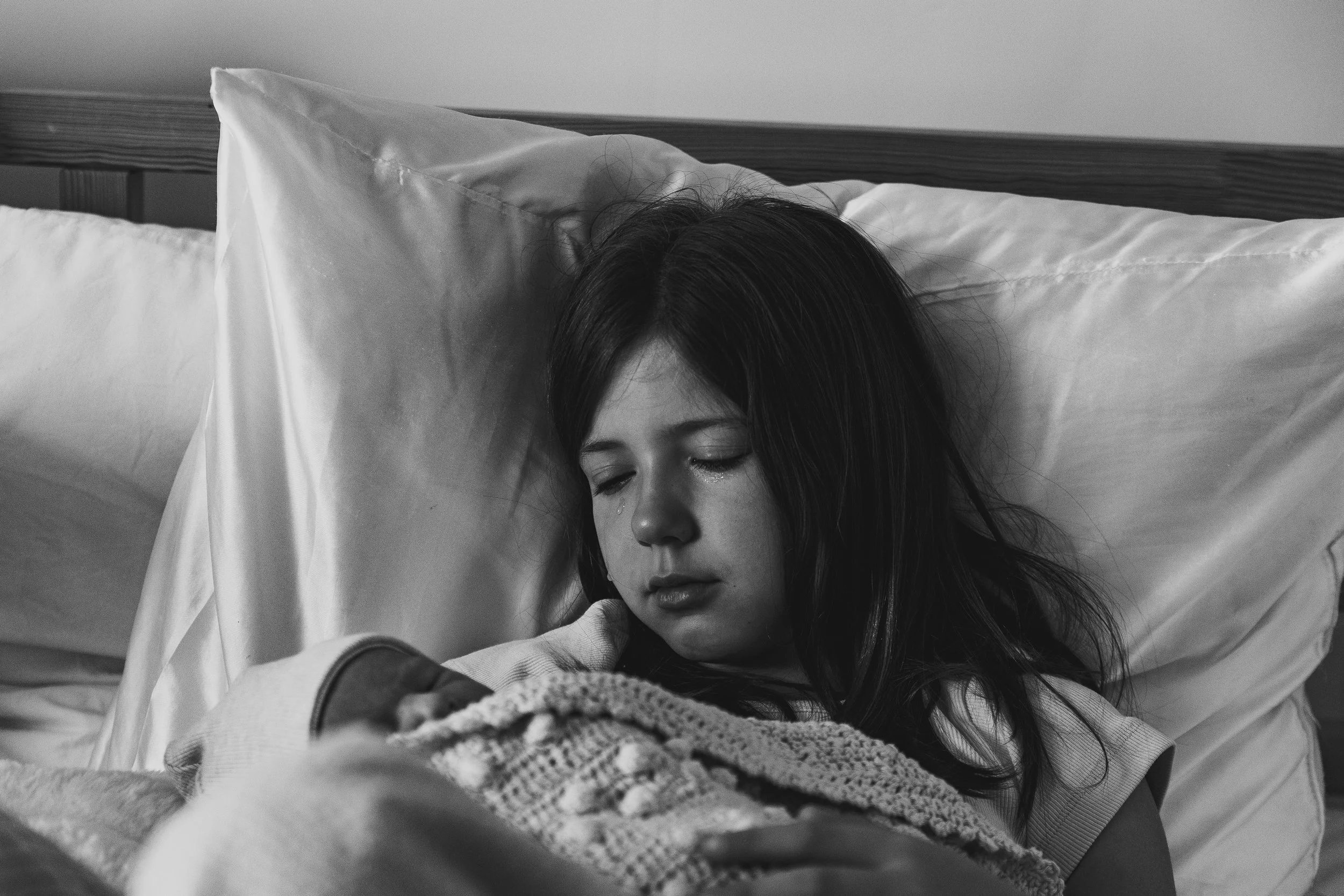 Een emotionele ontmoeting tussen een grote zus en haar baby broertje.