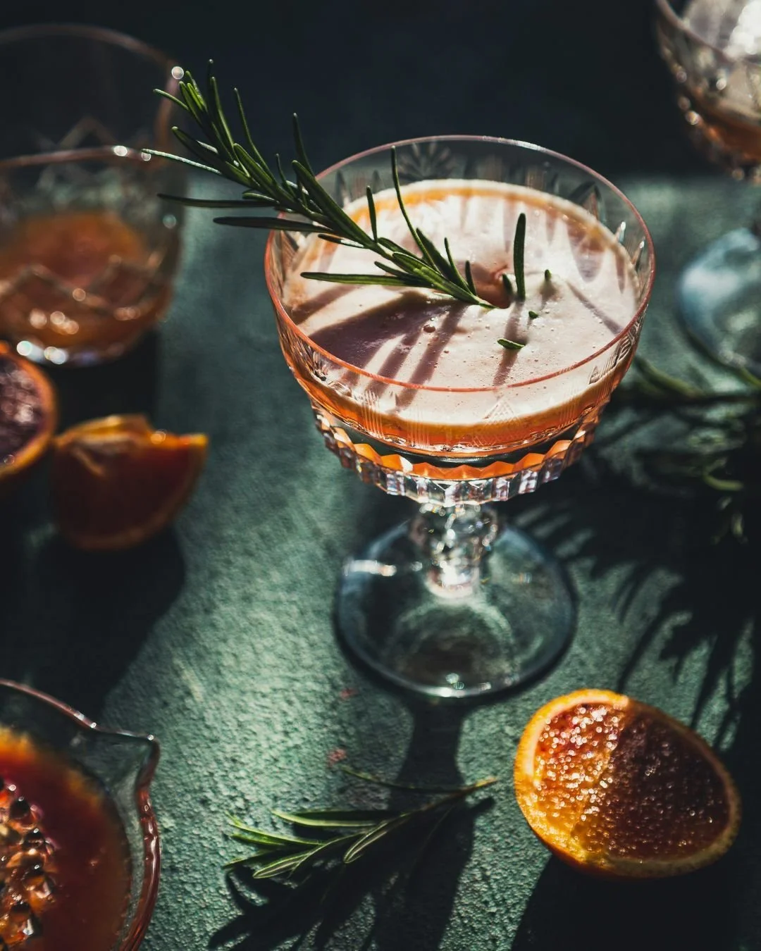 ✨ Raise a glass to mindful luxury this Christmas with our signature &ldquo;Evergreen Citrus&rdquo; &mdash; a crisp, non‑alcoholic beauty crafted by MoWell Bar. 

🍊🌿 Grapefruit brightness meets rosemary elegance, designed for the modern celebration.