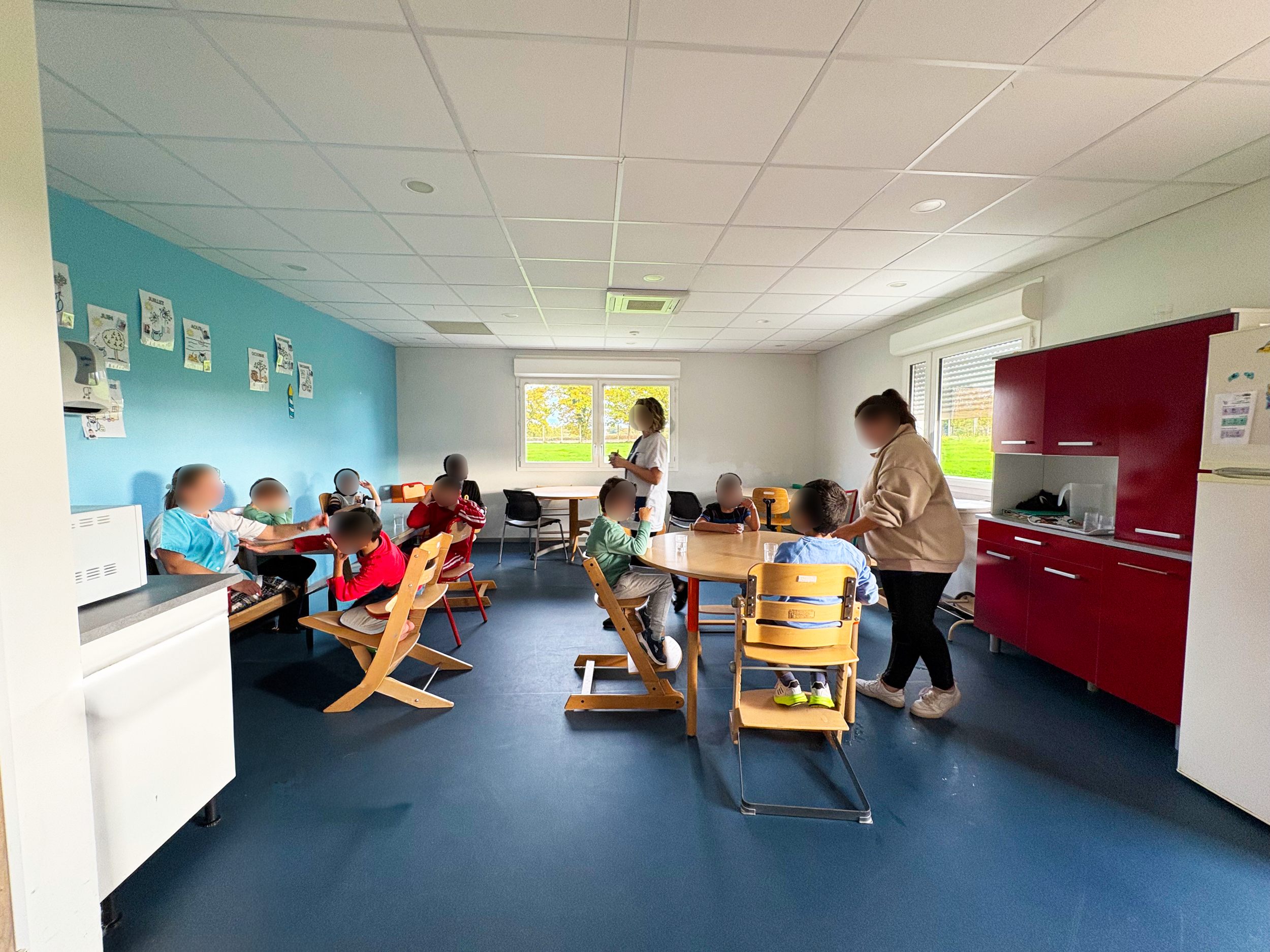 Espace repas de l’IME Hélène Delalande de l’APAJH 03 pour les enfants et leur accompagnement.