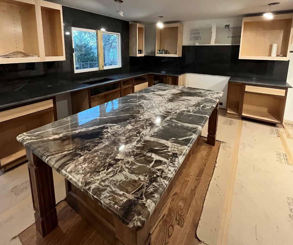 TEMPEST QUARTZITE ISLAND AND CIRRUS GRAY QUARTZITE PERIMETER