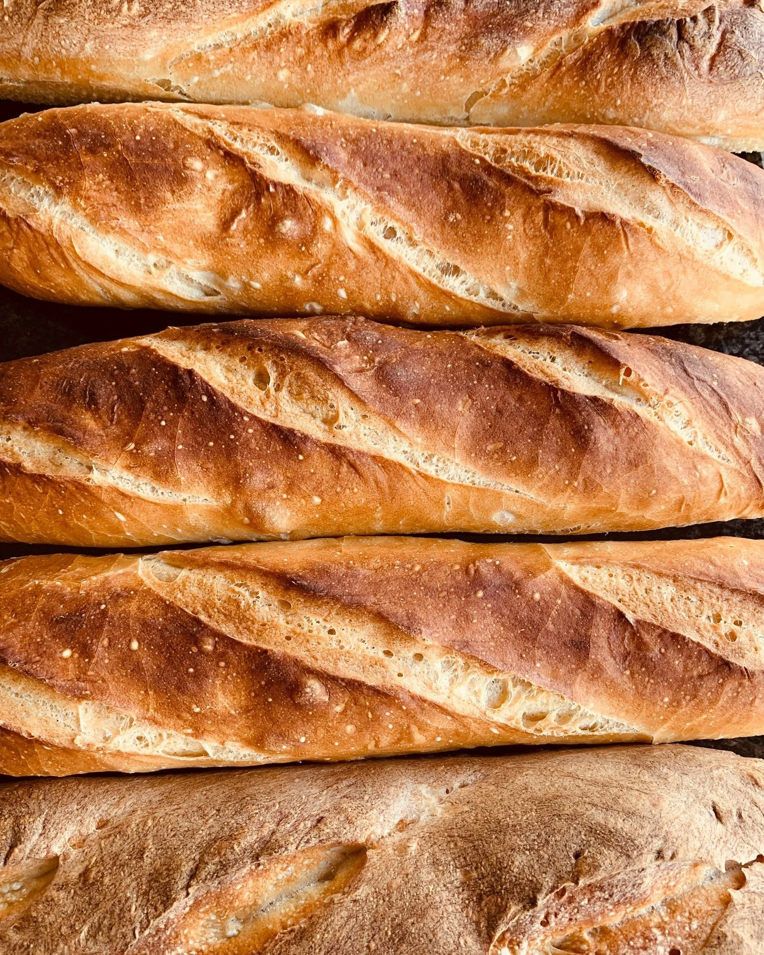 🥖 Sweet Bread &mdash; la chaleur d&rsquo;un souvenir gourmand 

Entre cro&ucirc;te dor&eacute;e, sucre brun et une touche de vanille, Sweet Bread capture l&rsquo;essence d&rsquo;un matin r&eacute;confortant. 
Un parfum d&rsquo;ambiance &agrave; la f