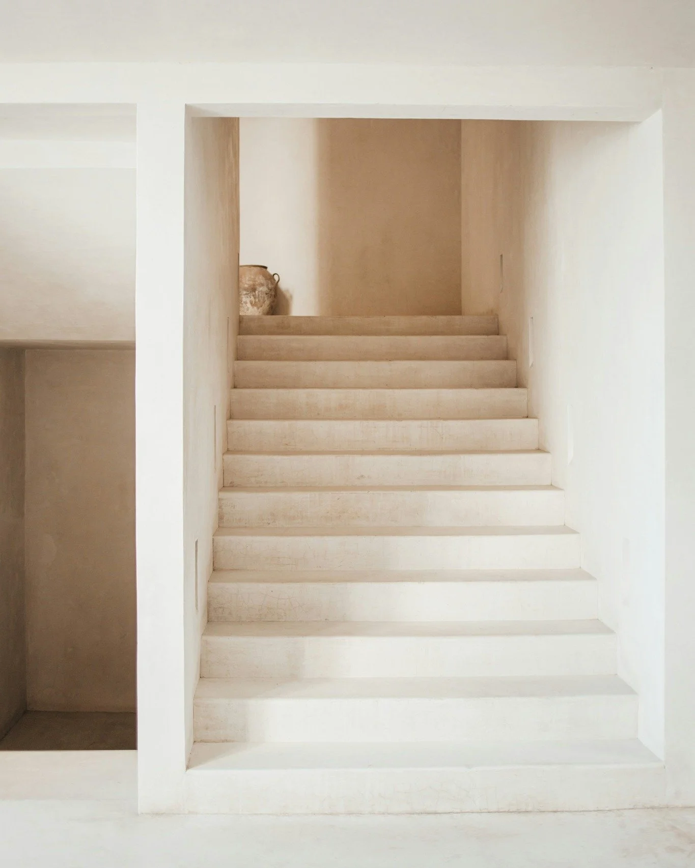 🌿 Parfumer l&rsquo;accueil, sublimer la premi&egrave;re impression. 

Dans un h&ocirc;tel, chaque espace raconte une histoire. 
Le couloir, le lobby, les ascenseurs&hellip; autant de lieux de passage qui deviennent des espaces d&rsquo;&eacute;motion