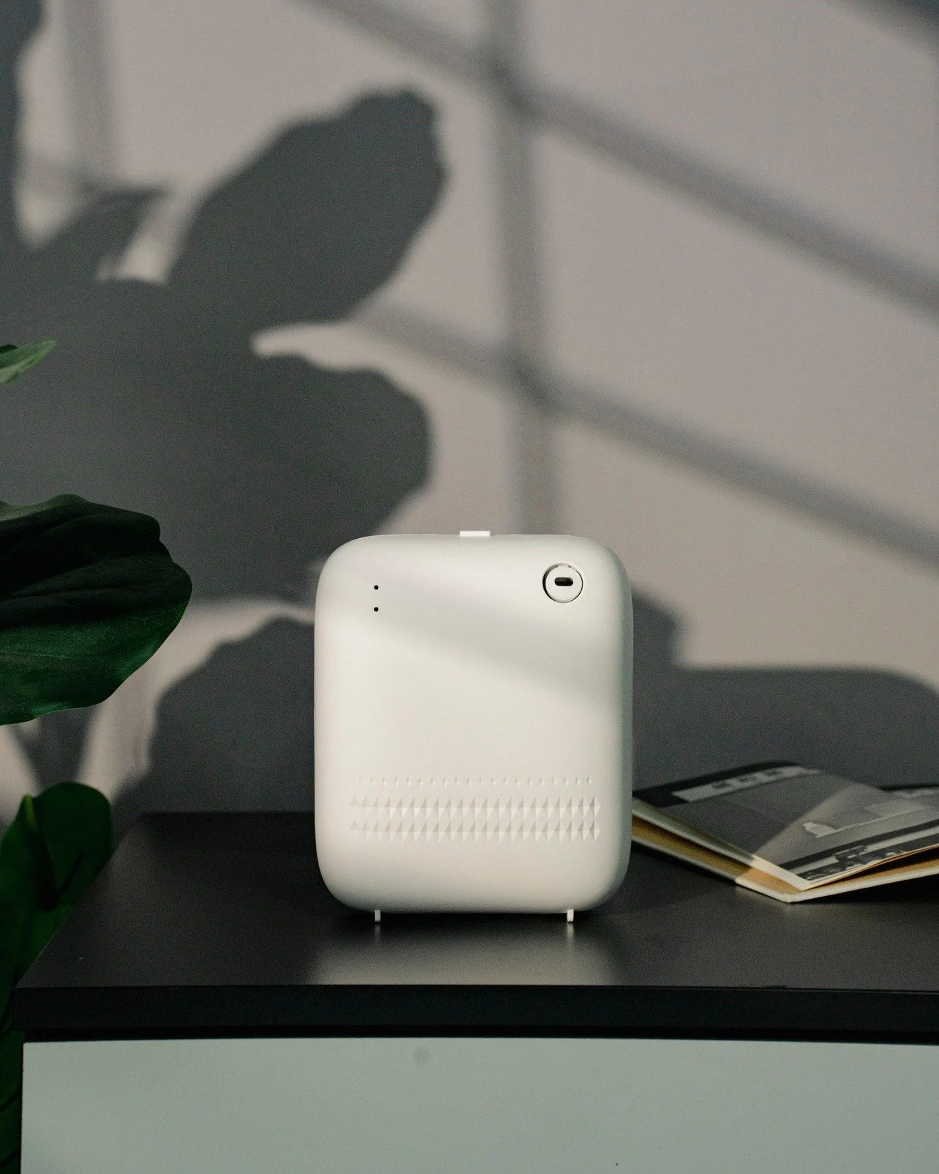 Nouveaut&eacute; : voici notre diffuseur OVA ! ✨ 

OVA, c&rsquo;est la solution id&eacute;ale pour parfumer vos espaces jusqu&rsquo;&agrave; 300 m&sup3; avec efficacit&eacute; et discr&eacute;tion. 
Disponible en noir ou blanc, il s&rsquo;adapte parf