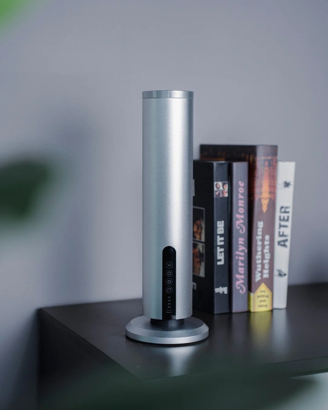 D&eacute;couvrez Aurea, votre alli&eacute; douceur et bien-&ecirc;tre ✨ 

Chez SMW, nous avons imagin&eacute; Aurea, le diffuseur qui transforme chaque pi&egrave;ce en un v&eacute;ritable cocon. 🕊️💛 
Avec ses lignes &eacute;l&eacute;gantes et son f