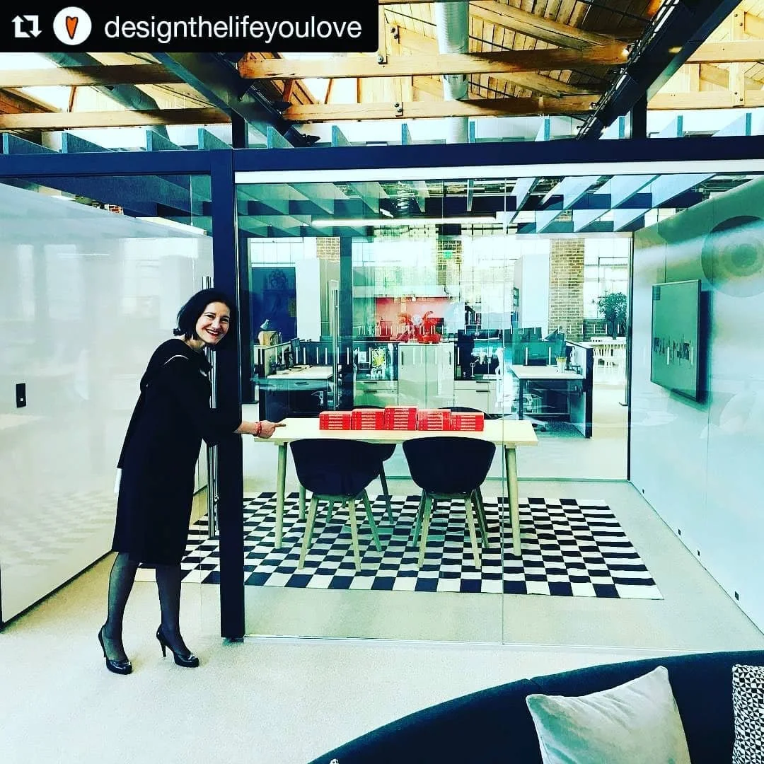 #Repost @designthelifeyoulove
・・・
Me and my favorites: Overlay System for @hermanmiller designed by @bibiseck and I; my book; and then my dress by my friend @yeohleeinc and my white doily brooch by my friend @elacindoruk for @cindorukpak. How can I n