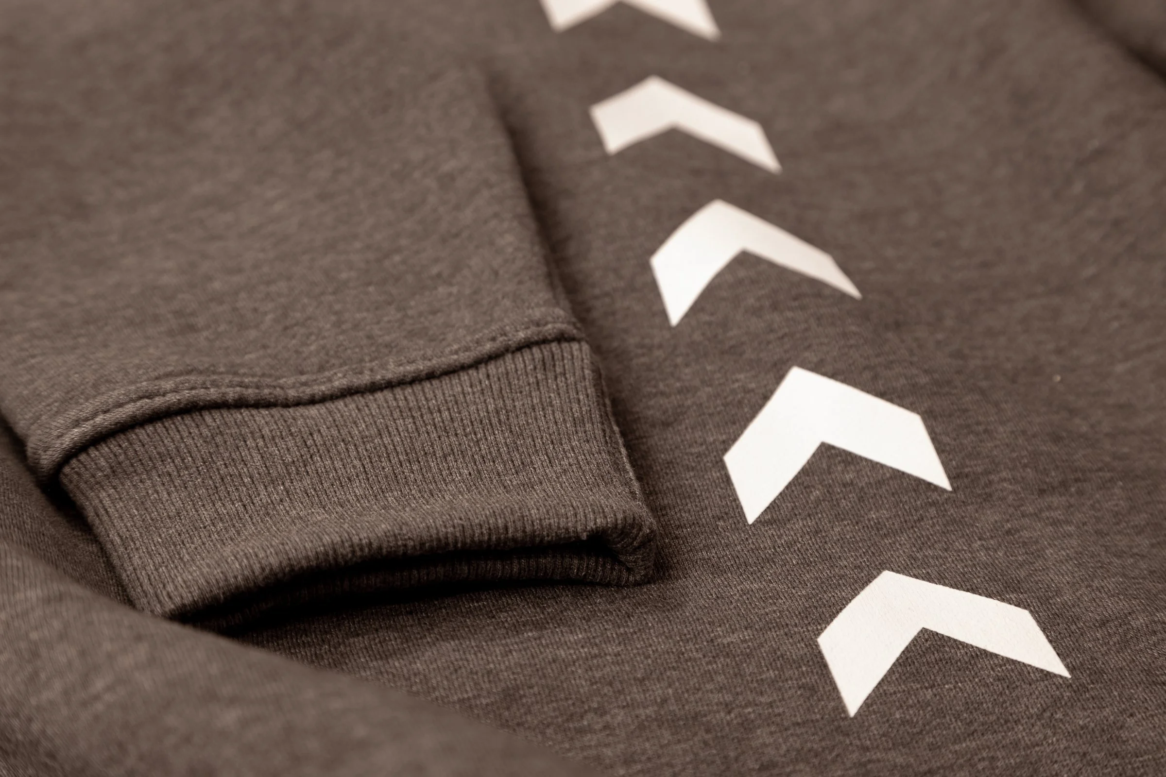 AS-CLOSEUP GREY CHEVRON63_.jpg