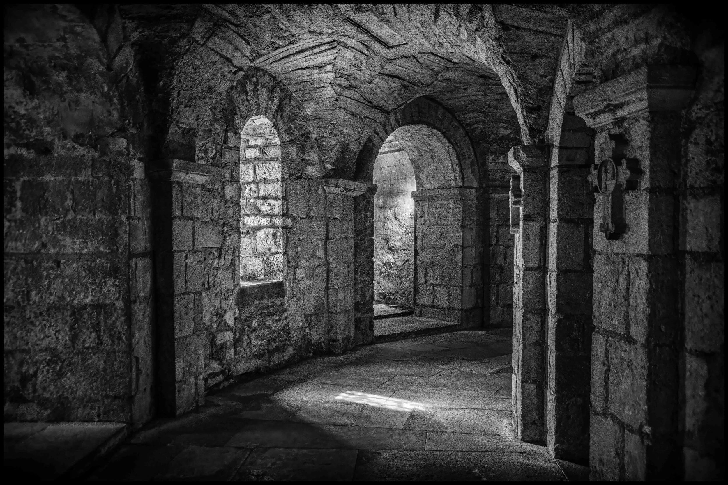 crypt Tornus abbey