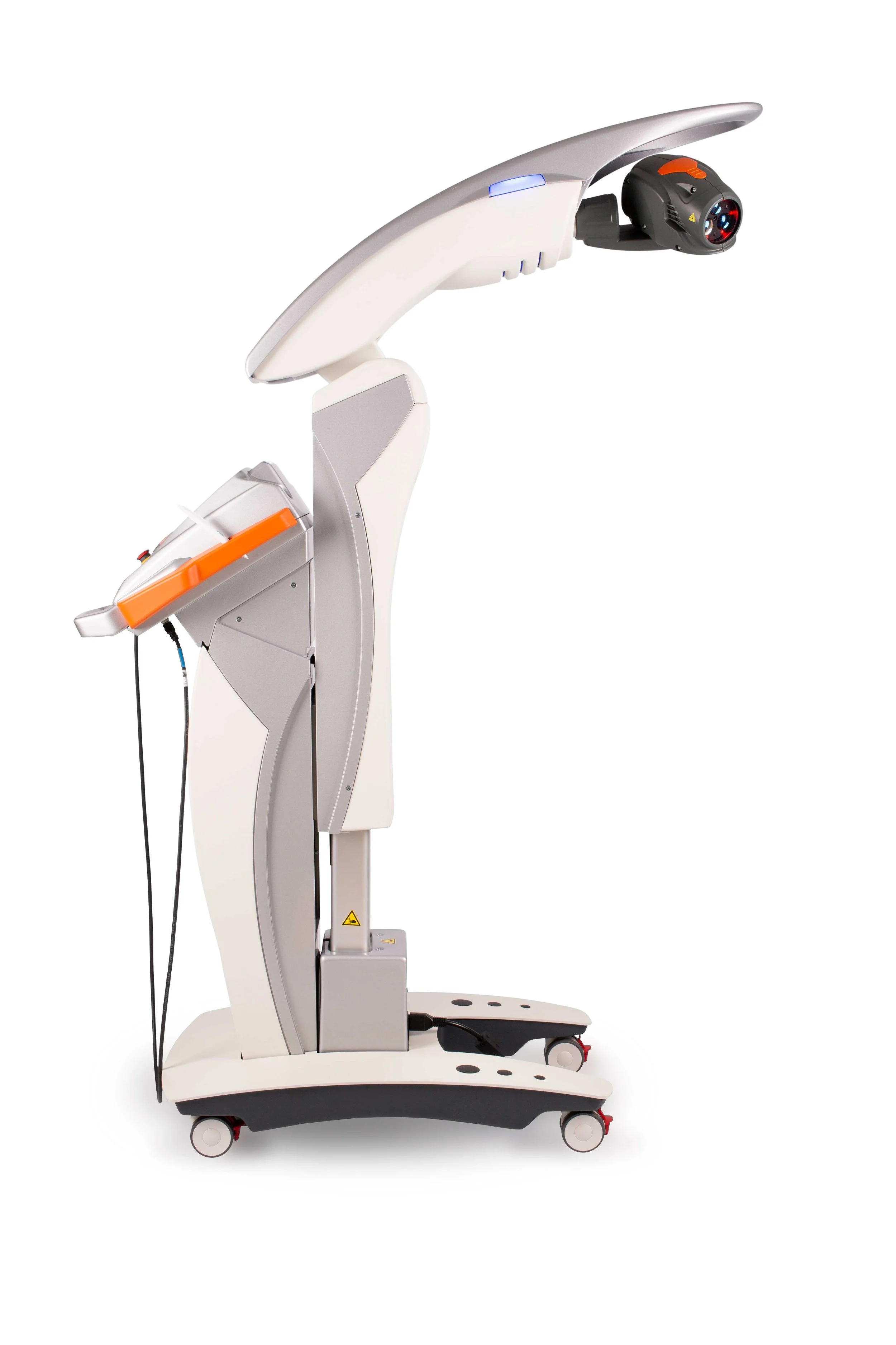 ASA M8 laserudstyr fra ASAlaser vist med robotiseret scannerarm, håndholdt behandlingshoved og mobil vogn. Billedet præsenterer en avanceret klasse 4 laser til klinisk MLS-laserterapi og professionel laserbehandling.