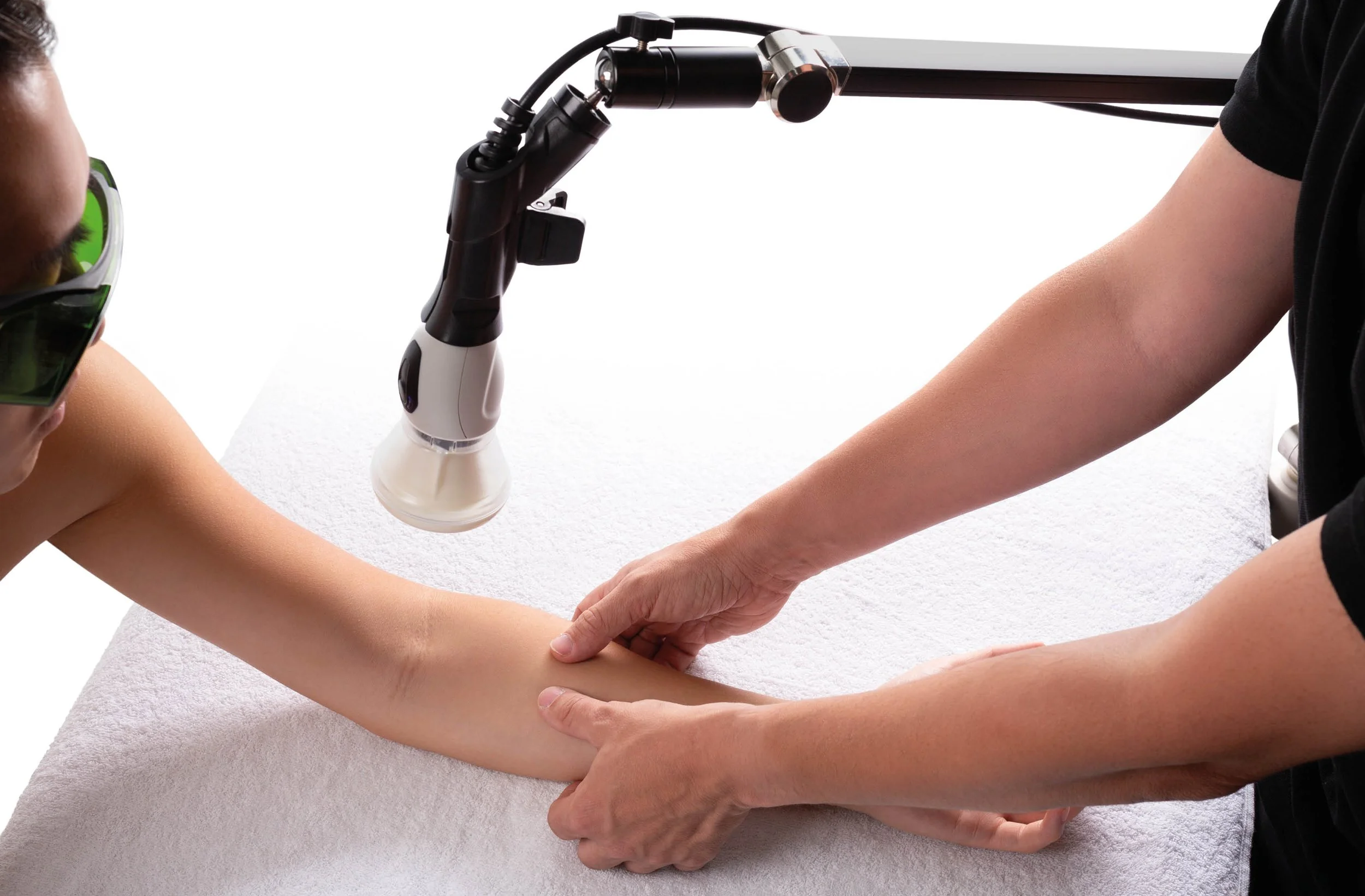 ASA Laser M-Hi laserterapi udstyr behandler arm med laser
