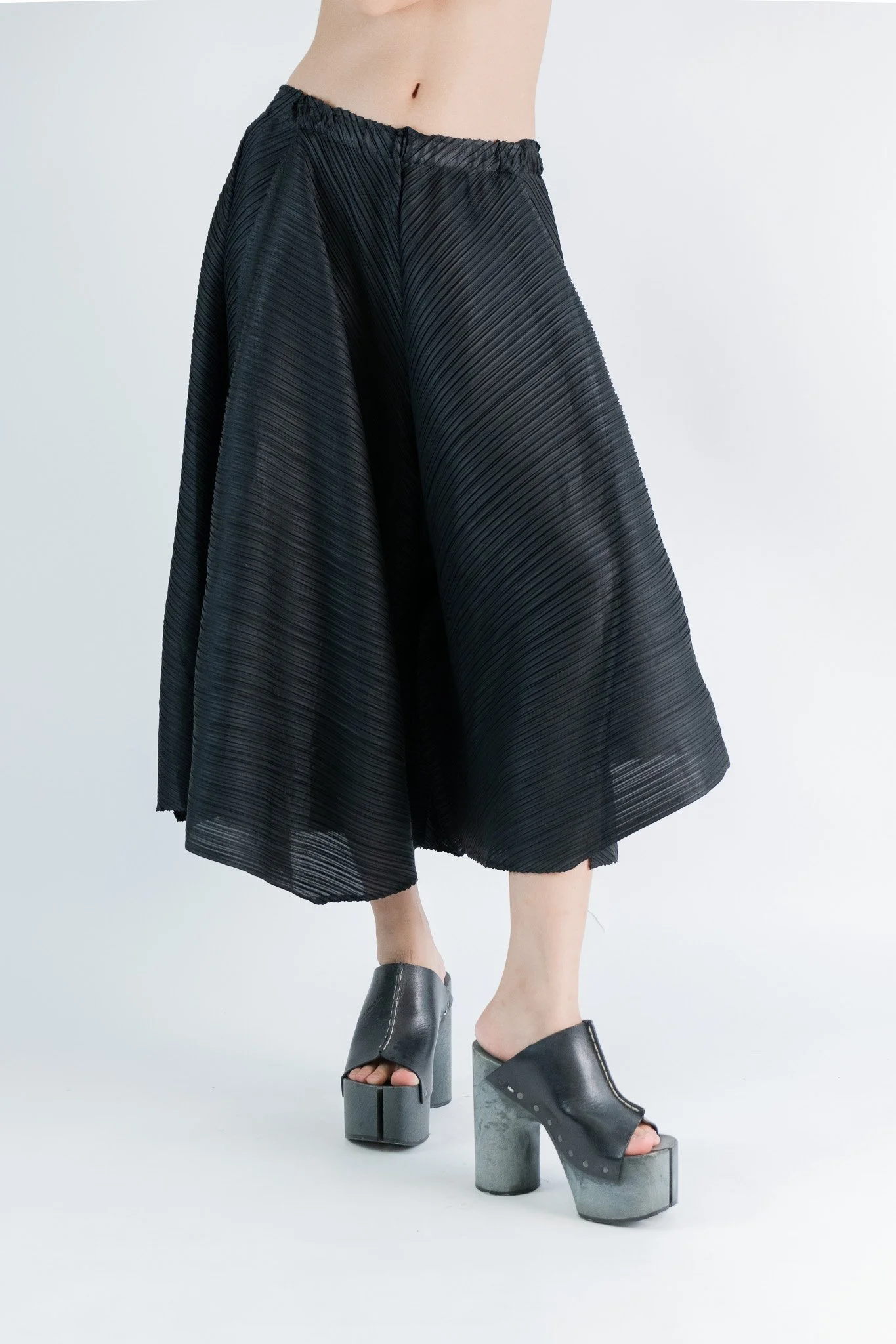 Layering Diagonal Pleats Wide-Leg Pants