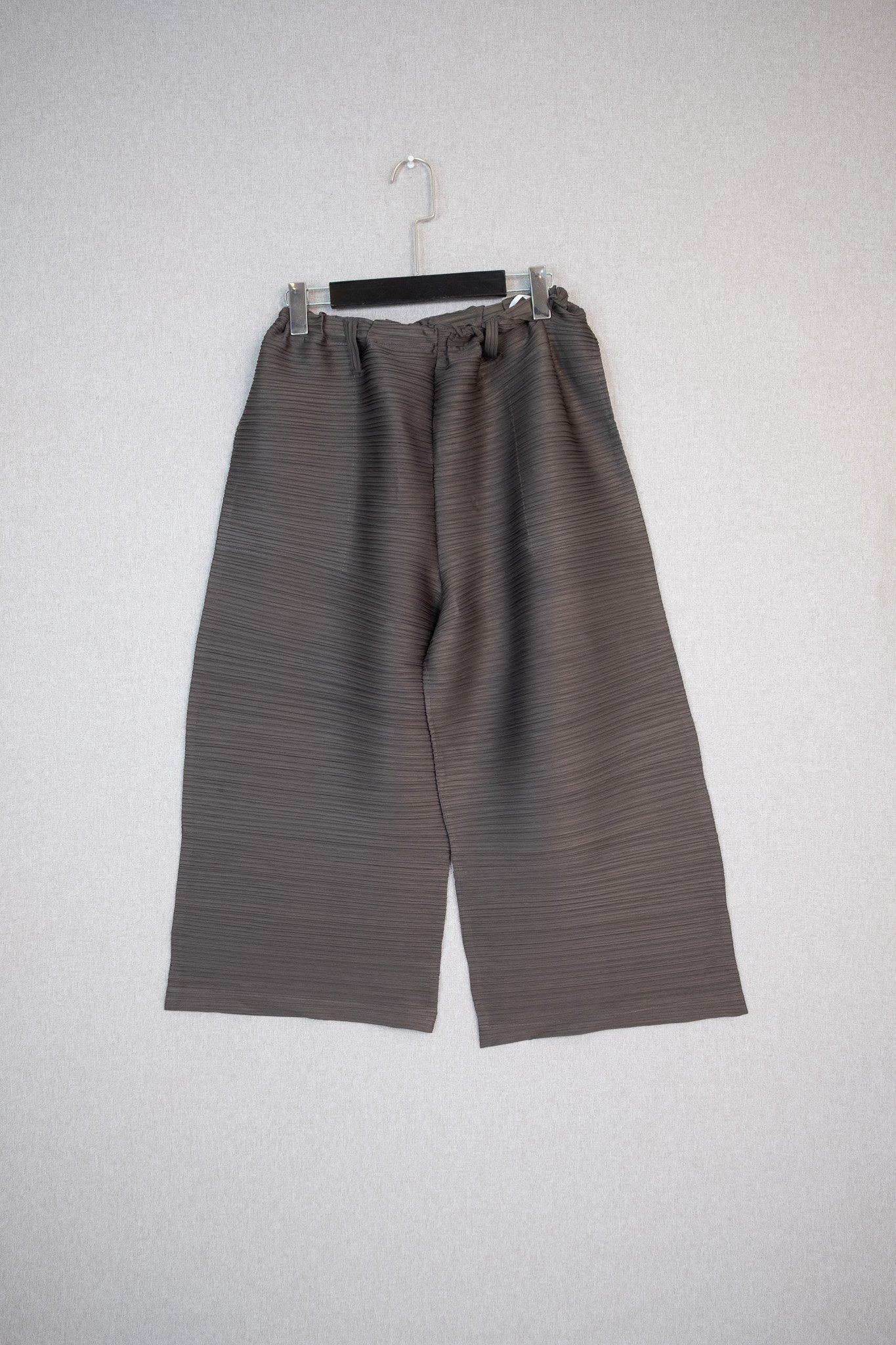 Dark Grey Horizontal Pleated Wide-Leg Pants