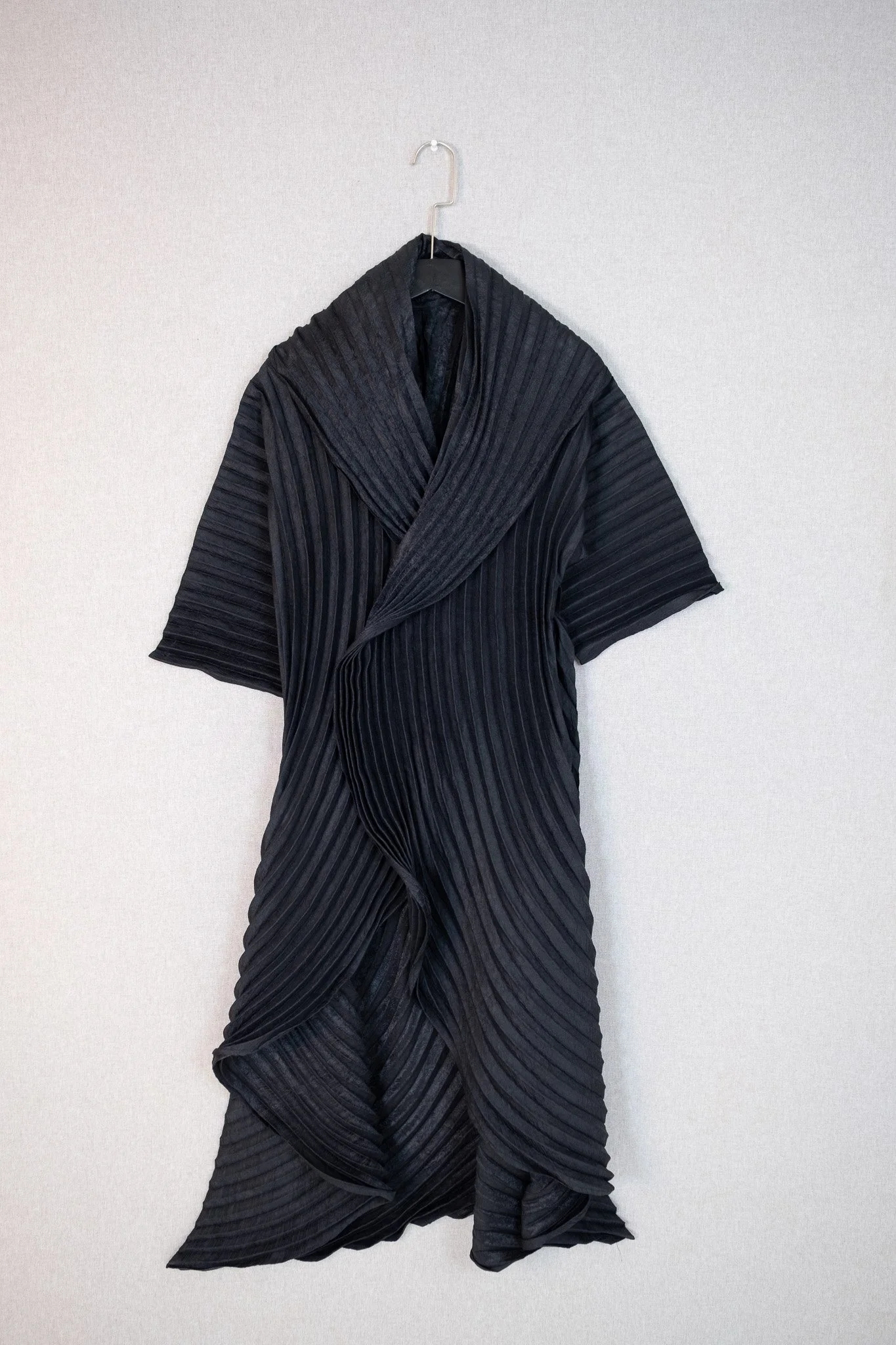 Black Spiral Pleated Draping Trend-coat